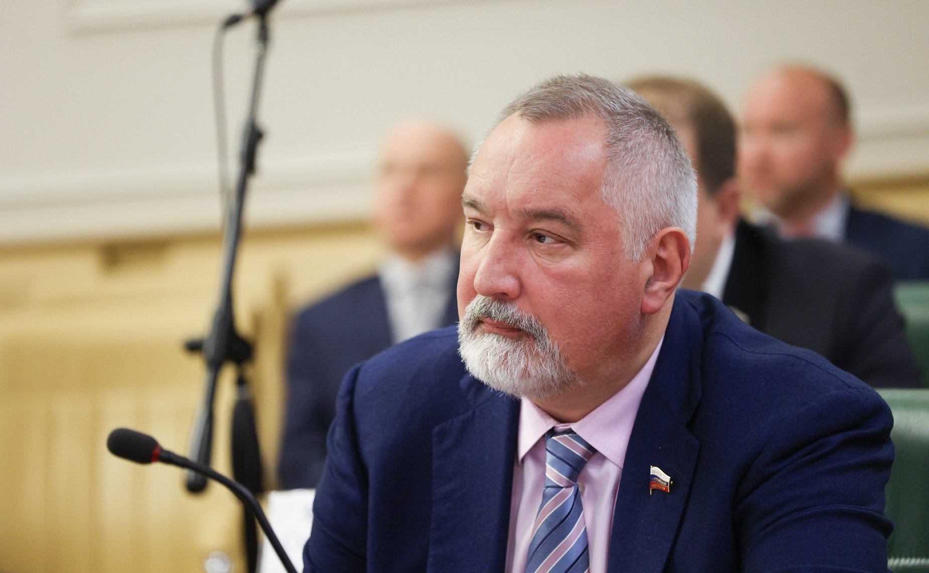 На заседании Комитета СФ по обороне и безопасности проведены консультации по предложенной Президентом РФ кандидатуре на должность Министра обороны