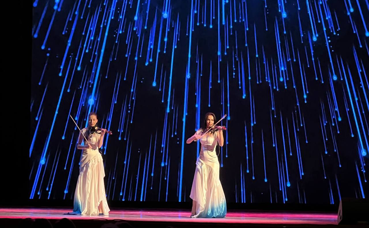 Маргарита Павлова в ходе поездки в регион вручила Благодарность Председателя Совета Федерации Министру социальных отношений Челябинской области Ирине Буториной