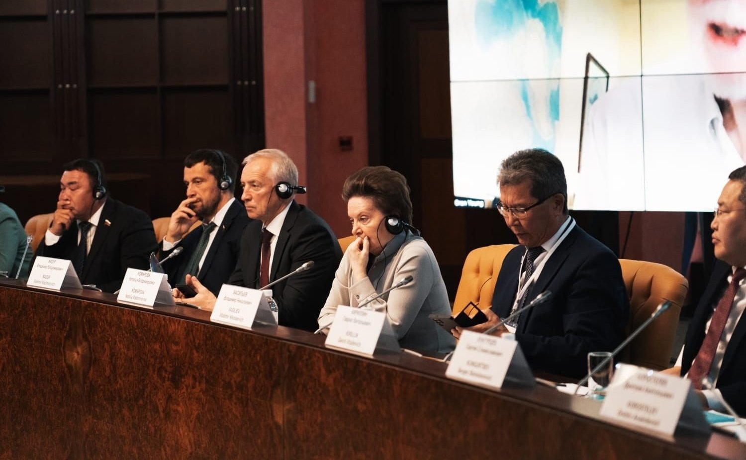 Эдуард Исаков в рамках поездки в регион принял участие в XV Генеральной ассамблее Северного форума, прошедшей в г. Ханты-Мансийске