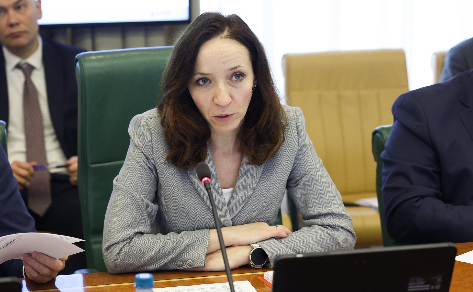 Совещание Комитета СФ по экономической политике «О совершенствовании порядка взаимодействия участников перевозок железнодорожным транспортом и повышении эффективности государственного регулирования в области железнодорожного транспорта»