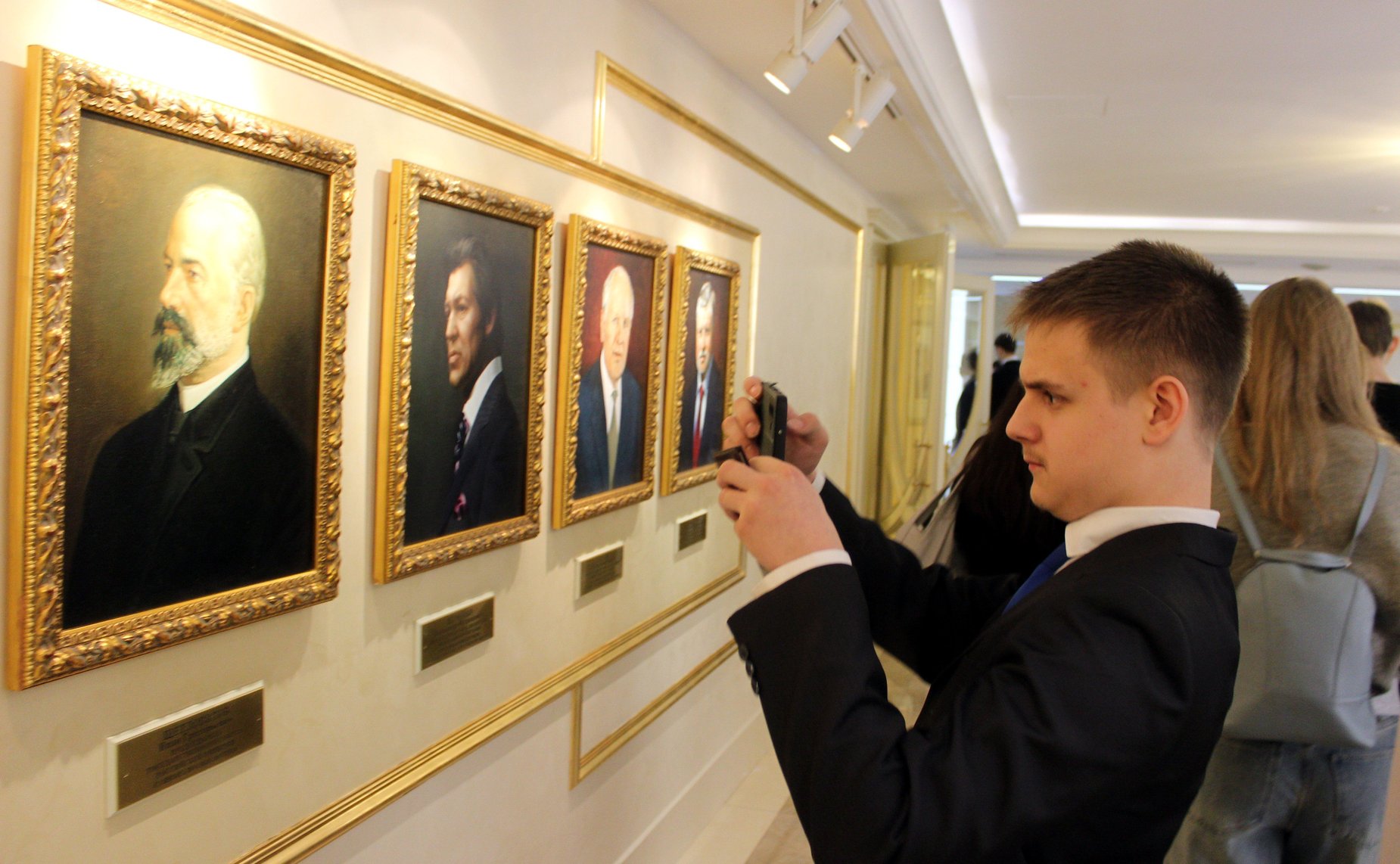 В Совете Федерации юные физики и математики встретились с сенатором Андреем Епишиным