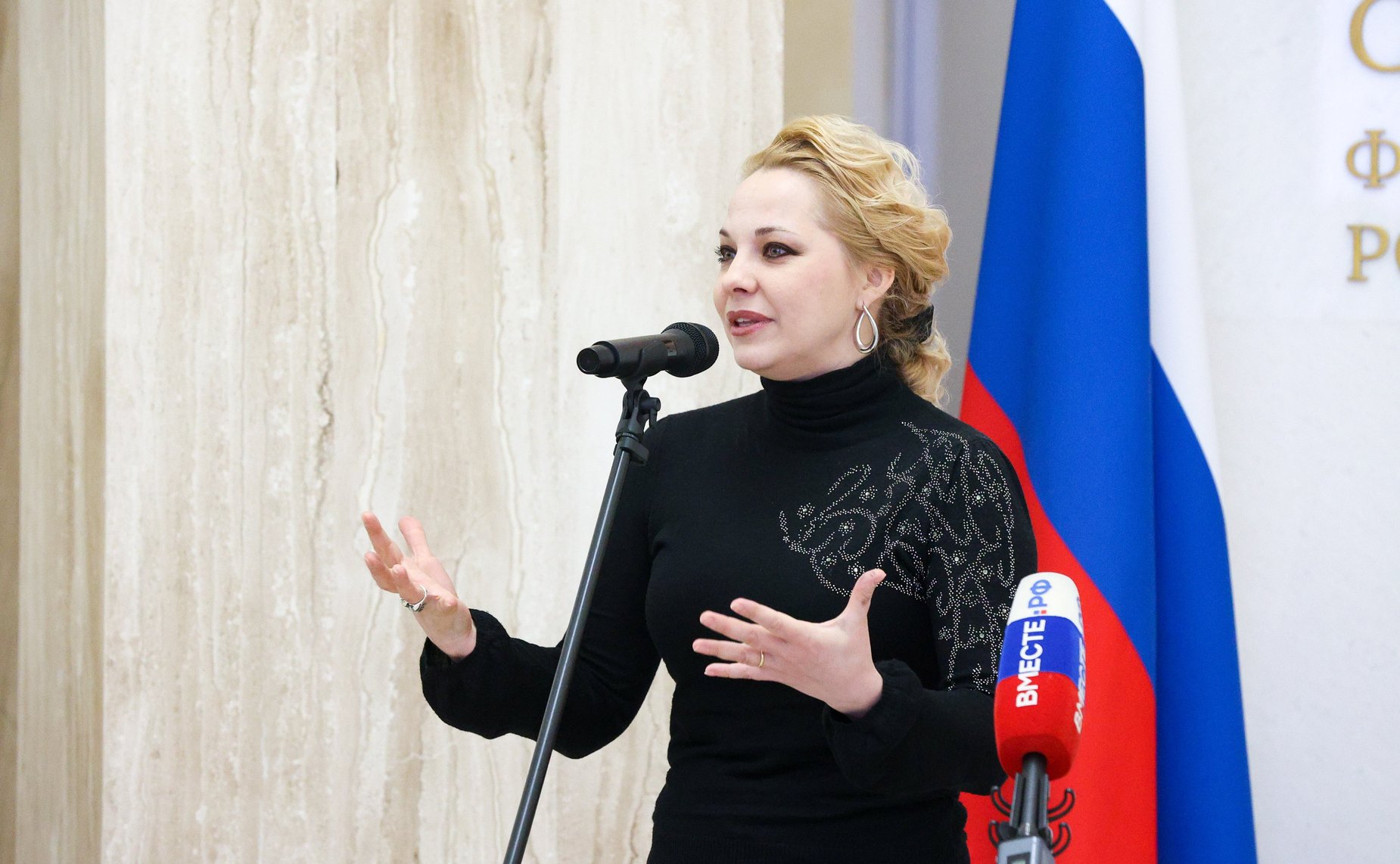 Открытие в Совете Федерации выставки работ победителей и участников первого сезона Конкурса современного плакатного искусства им. С. Ефремова «Время смыслов 20:25»