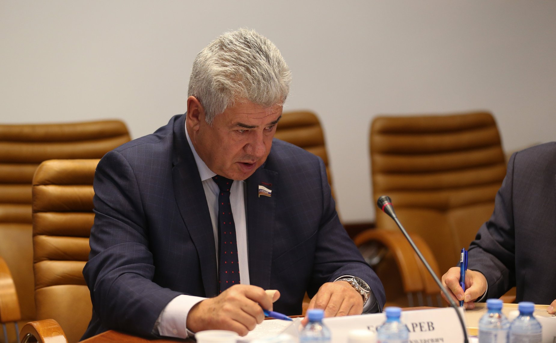 Виктор Бондарев