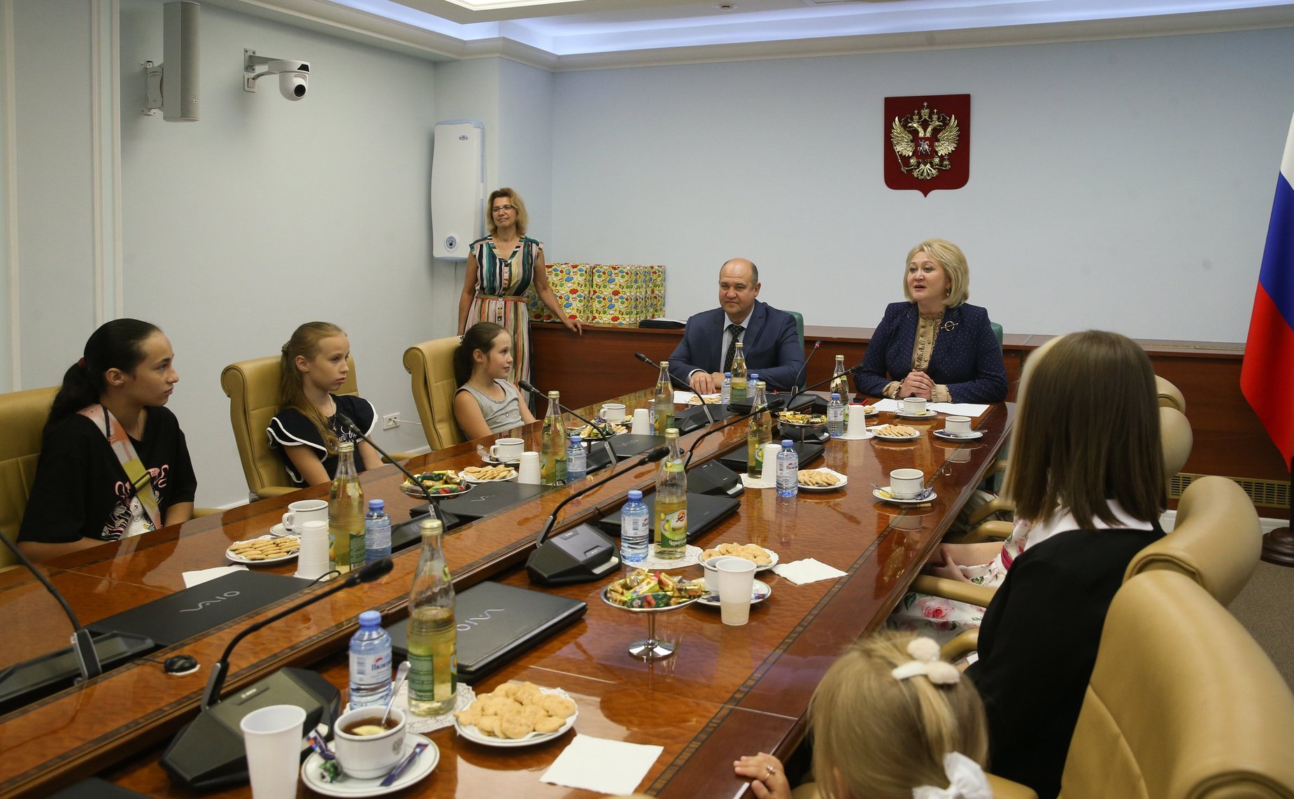 Награждение детей – участников выставки детских художественных работ «Традиции живая нить»