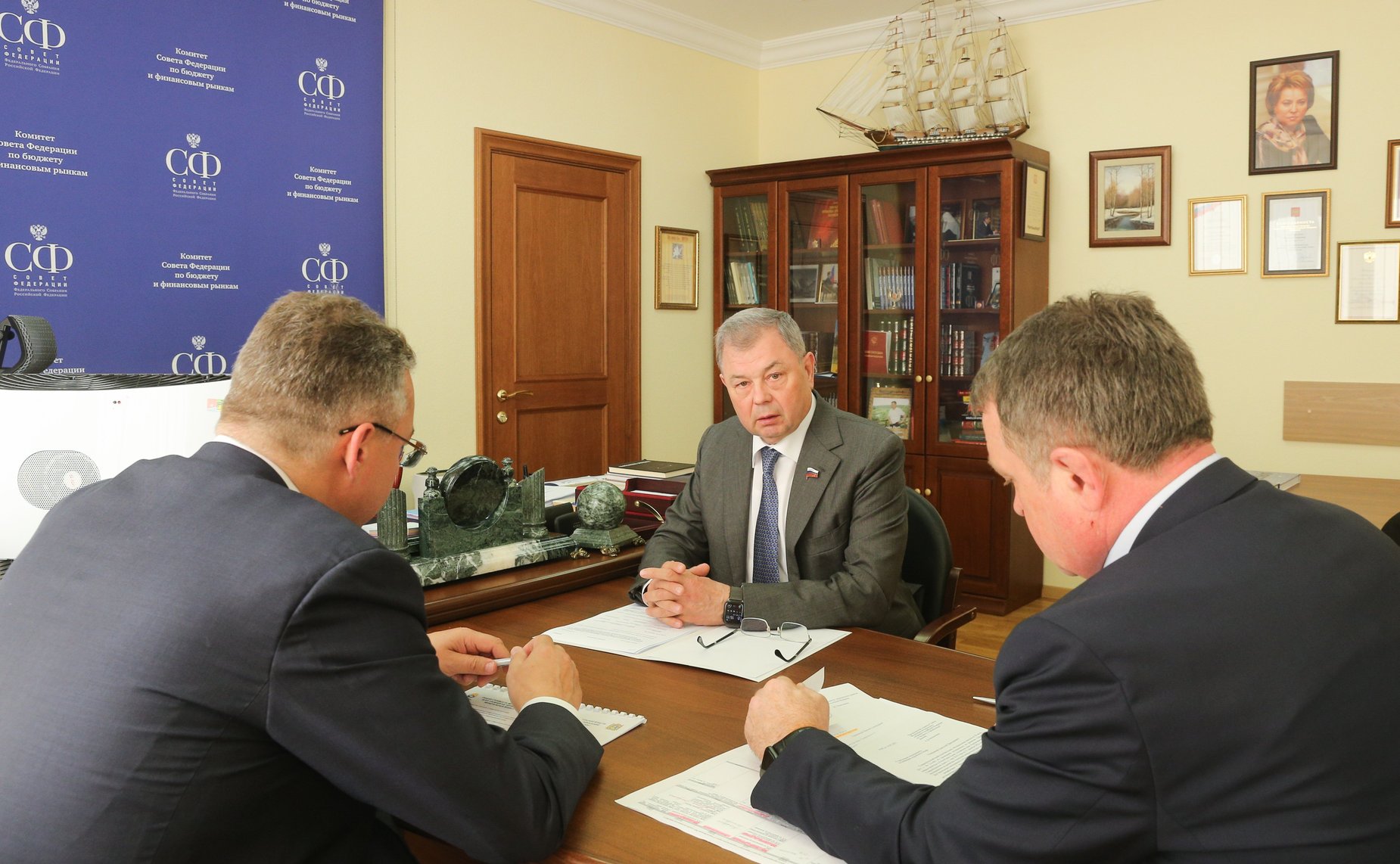 Анатолий Артамонов провел рабочую встречу с Владимиром Владимировым