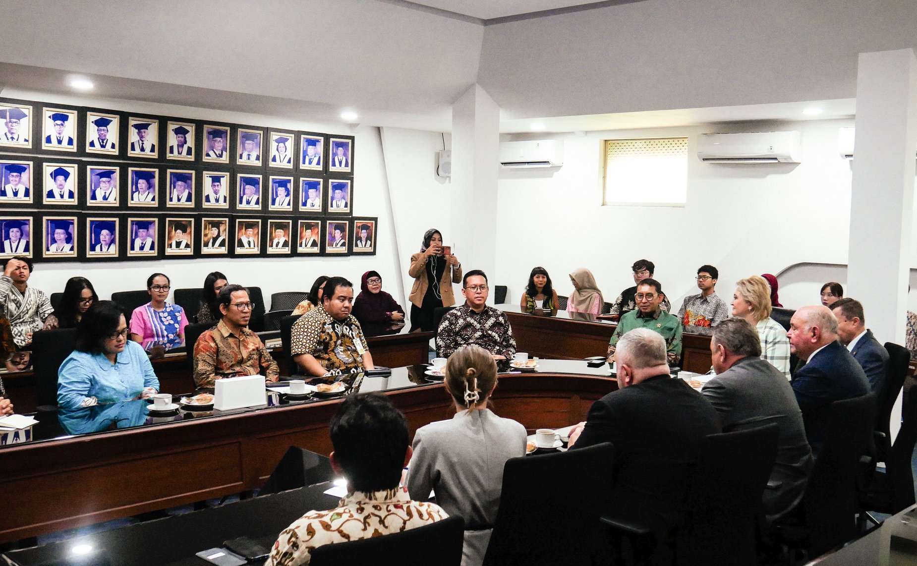 Делегация Совета Федерации посетила Университет Индонезии в Джакарте и провела встречу с руководством учебного заведения и со студентами, изучающими русский язык