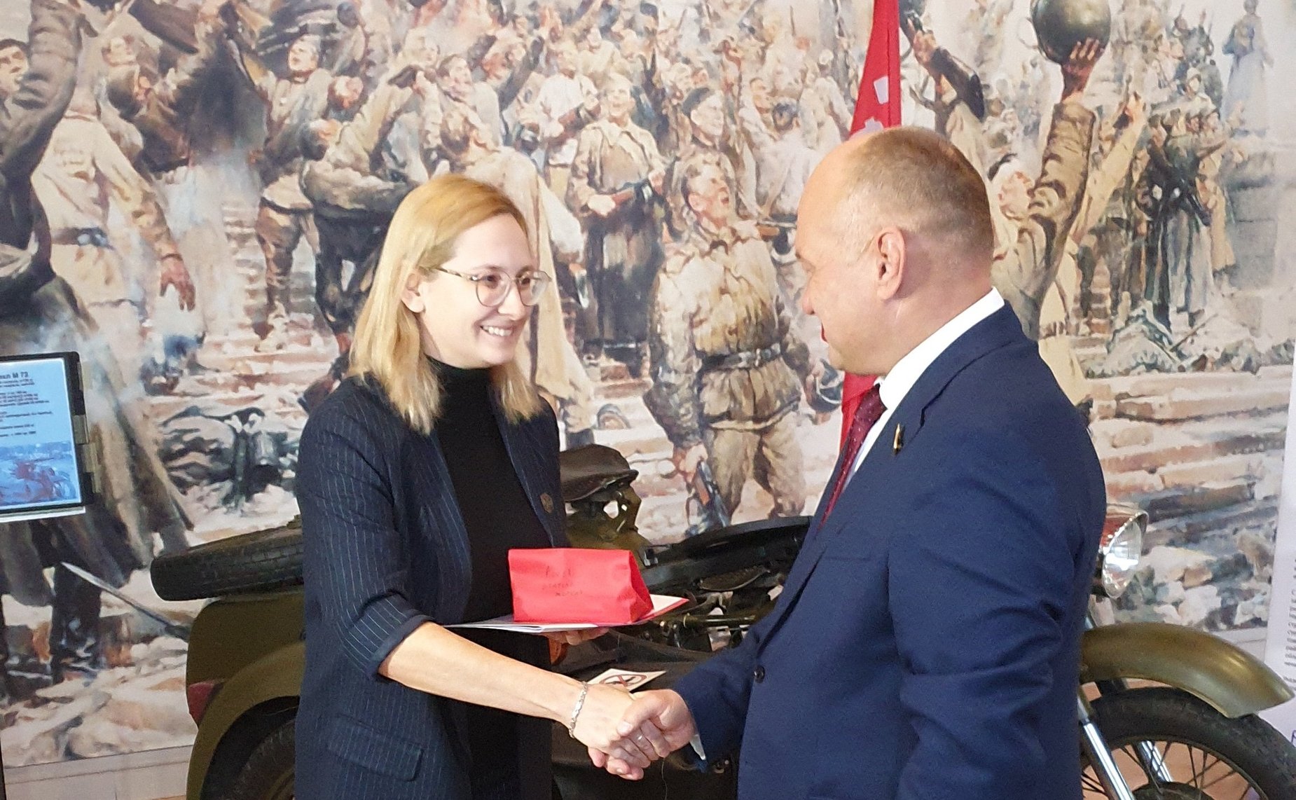 Алексей Кондратенко провел церемонию передачи земли с места воинского захоронения в Республике Молдова