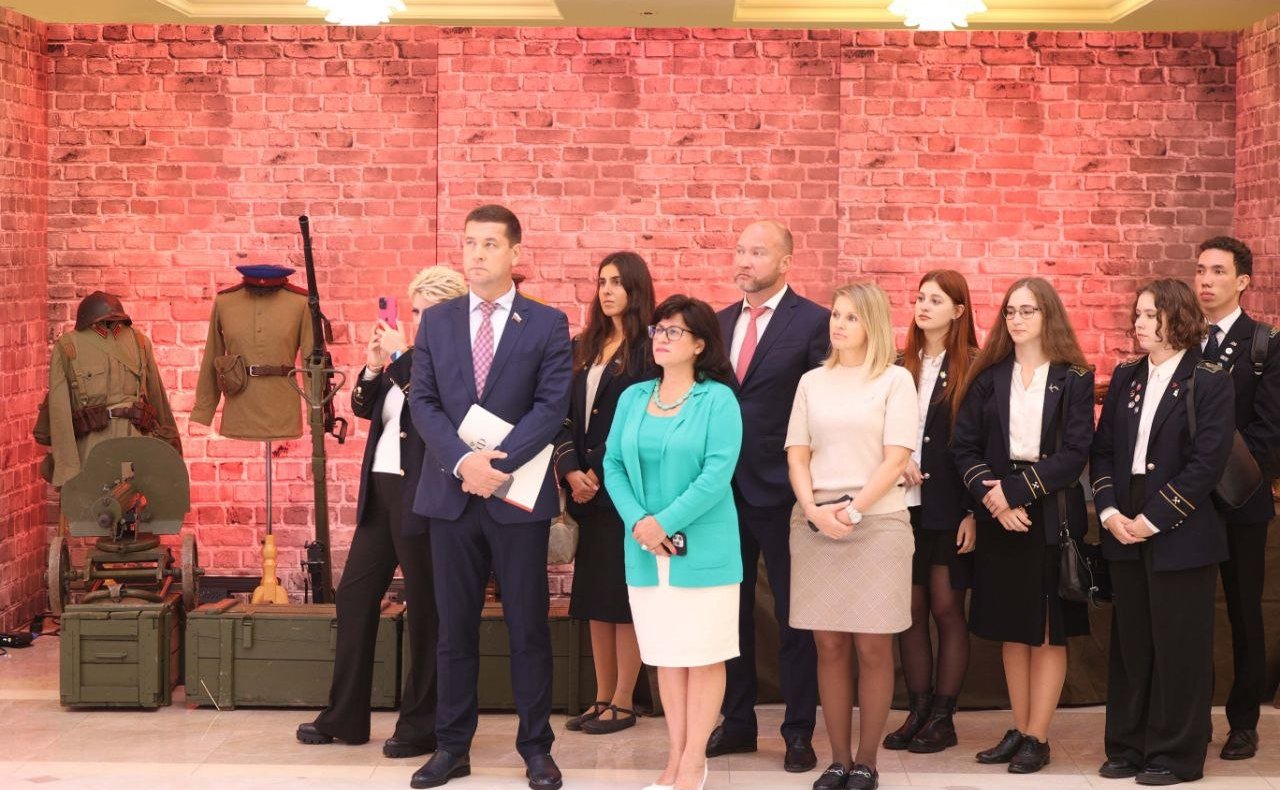 Юрий Воробьев и Дмитрий Василенко открыли в Совете Федерации выставку «Невыученные уроки истории. Связь времен. Пропаганда ненависти»