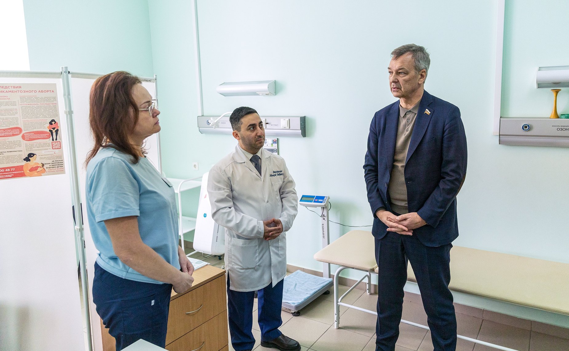 Первый заместитель Председателя Совета Федерации Андрей Яцкин в рамках поездки в регион посетил Таганрогский родильный дом