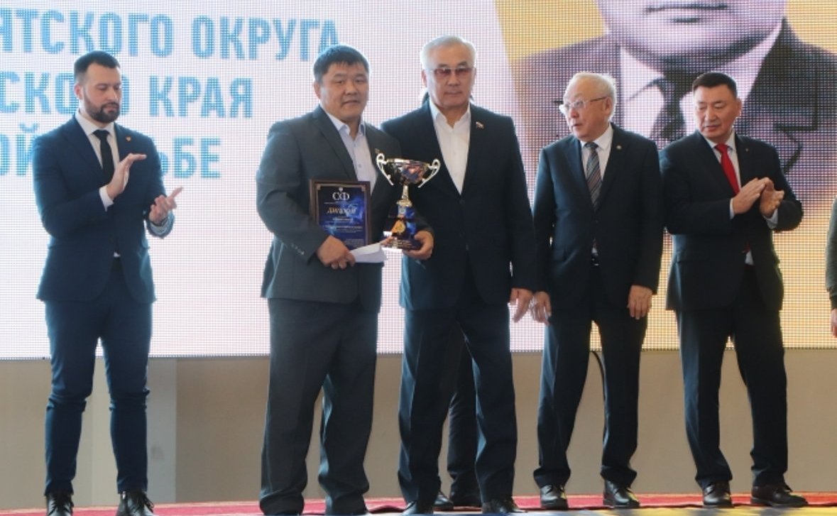 Баир Жамсуев принял участие в презентации книги «Звезда над степью» и юбилейном турнире Агинского Бурятского округа по вольной борьбе на призы памяти Бадмы Цыреновича Цыренова