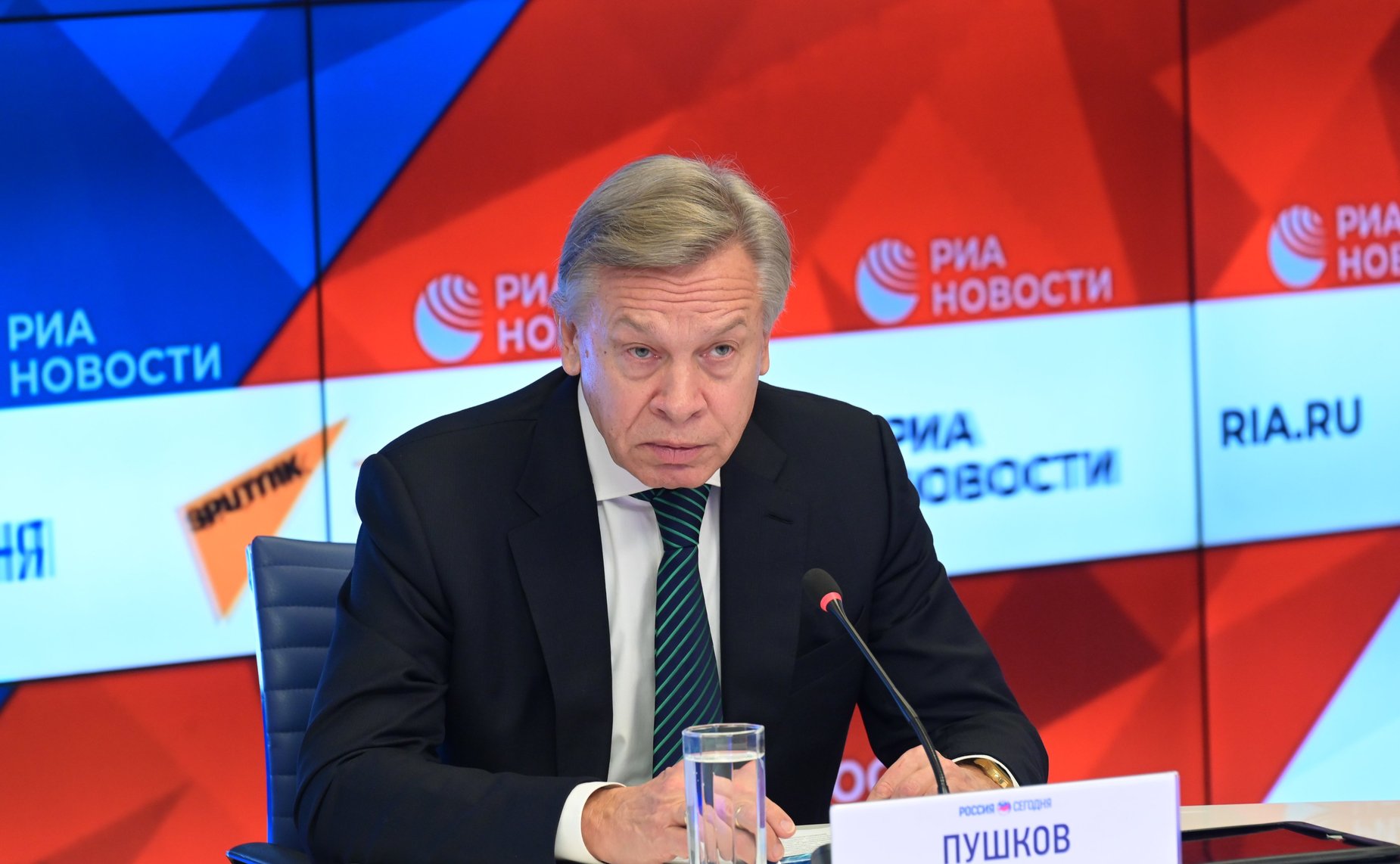 Онлайн-брифинг председателя Комиссии СФ по информационной политике и взаимодействию со средствами массовой информации Алексея Пушкова