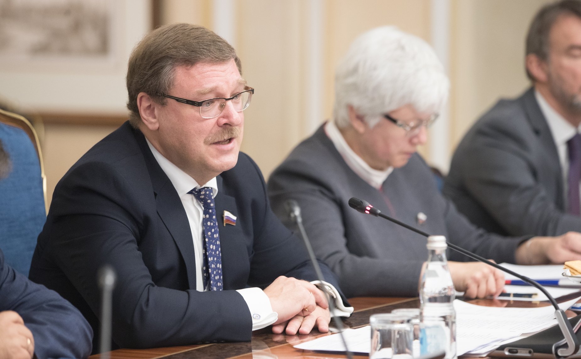 Встреча председателя Комитета СФ по международным делам Константина Косачева с председателем Комиссии по плану и бюджету Ассамблеи Республики Мозамбик Энеашем Комише