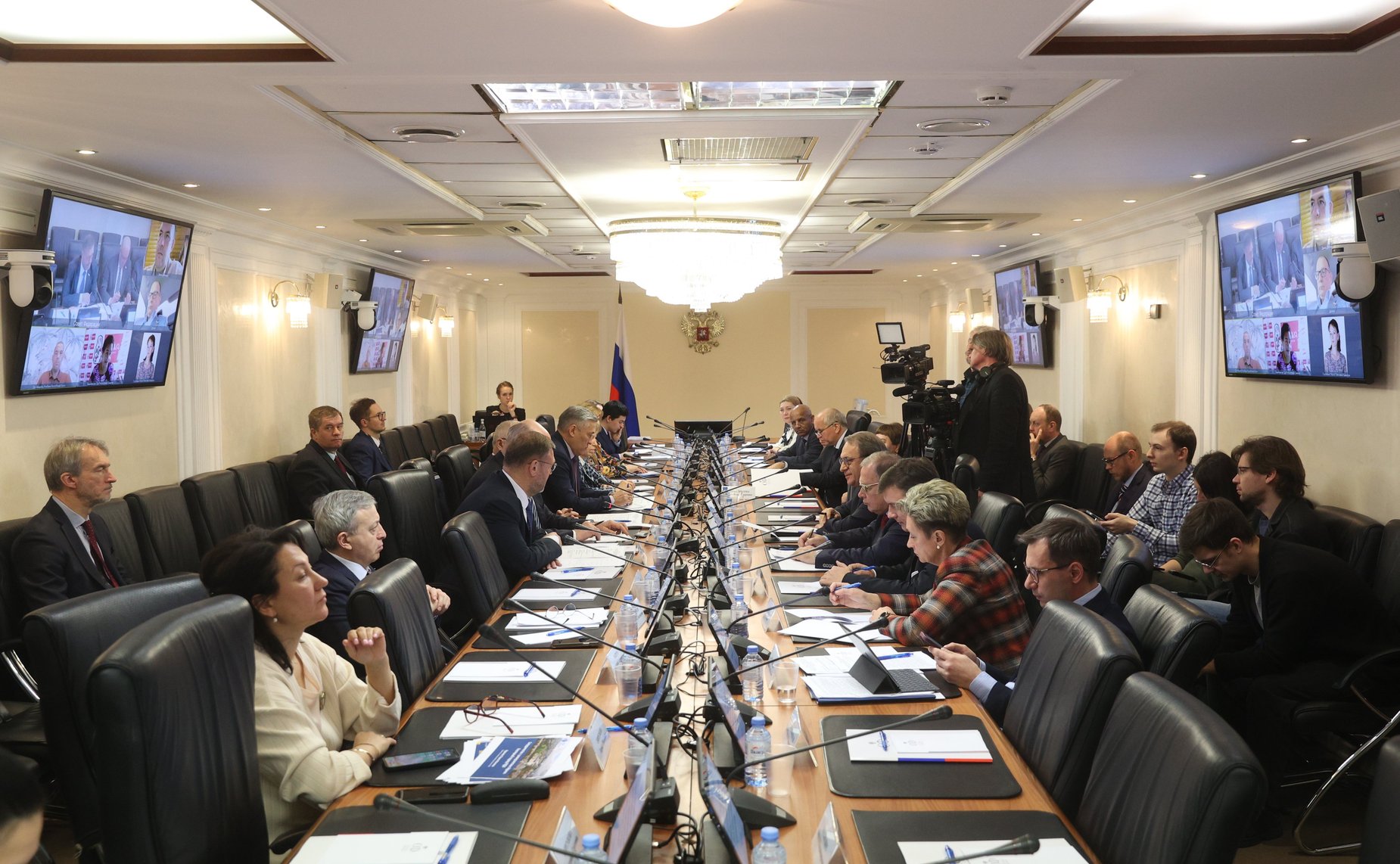 Круглый стол Комитета СФ по международным делам совместно с Комитетом СФ по экономической политике