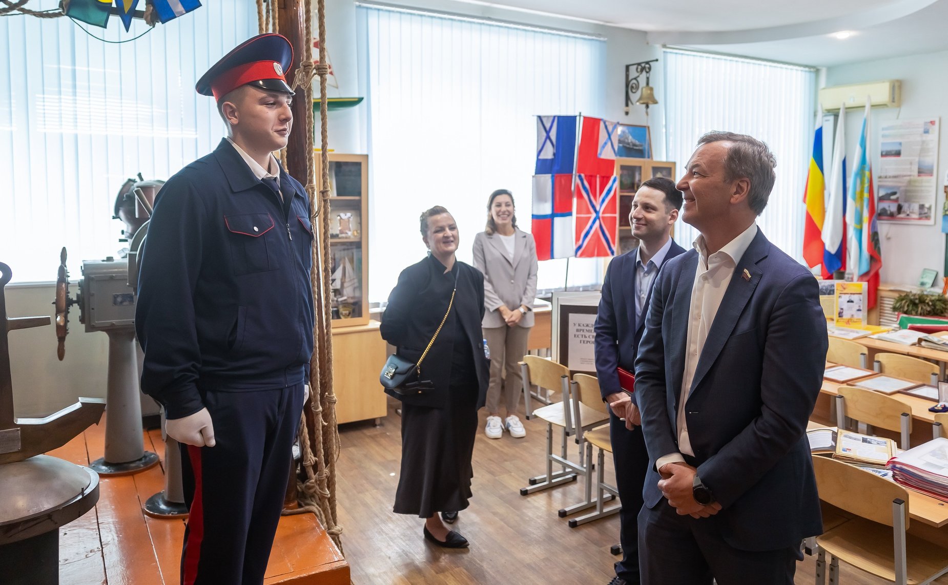 Андрей Яцкин посетил среднюю образовательную школу №6, на базе которой в этом году было сформировано 28 кадетских классов
