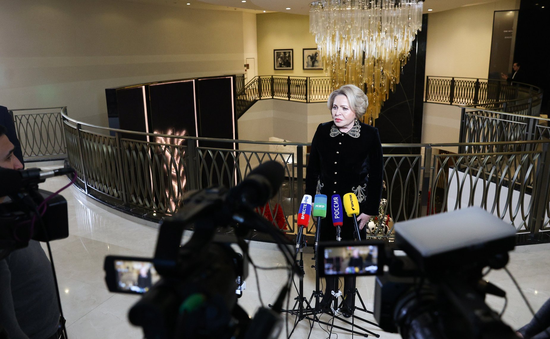 Пресс-подход Председателя Совета Федерации Валентины Матвиенко