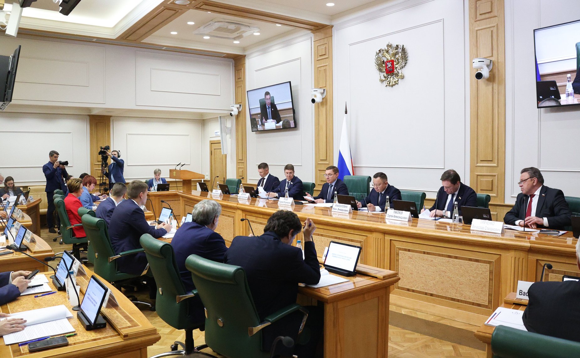 Парламентские слушания на тему «Вопросы управления комплексами индивидуальных жилых домов»