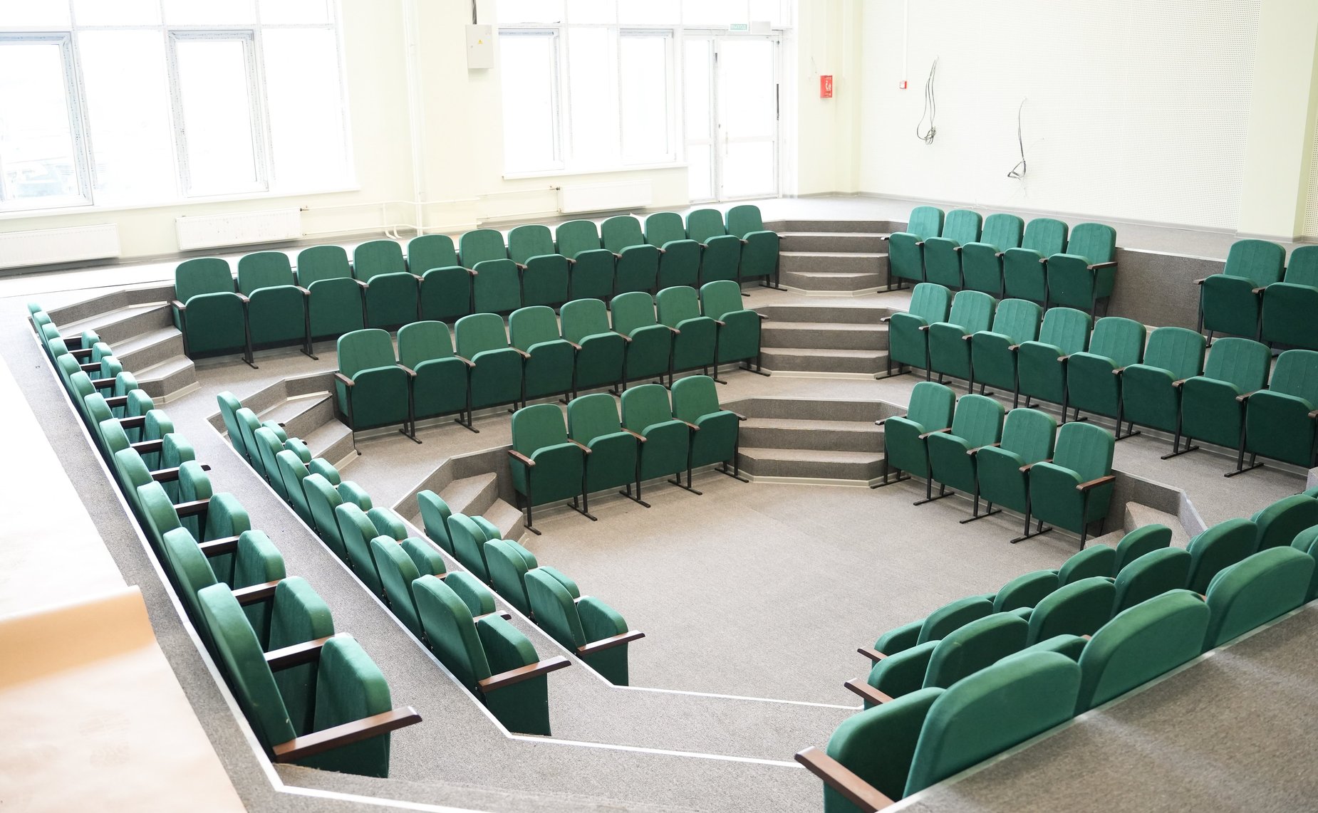 Сенаторы провели осмотр строящейся общеобразовательной школы г. Иркутска