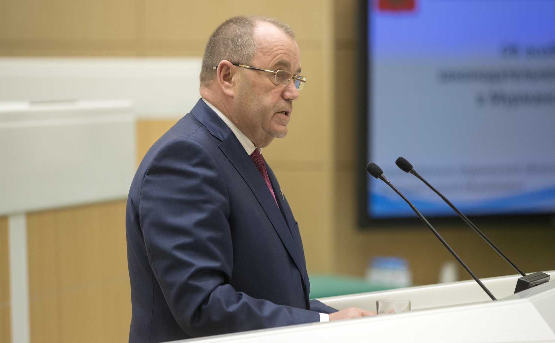 Председатель заксобрания Мурманской области С. Дубовой