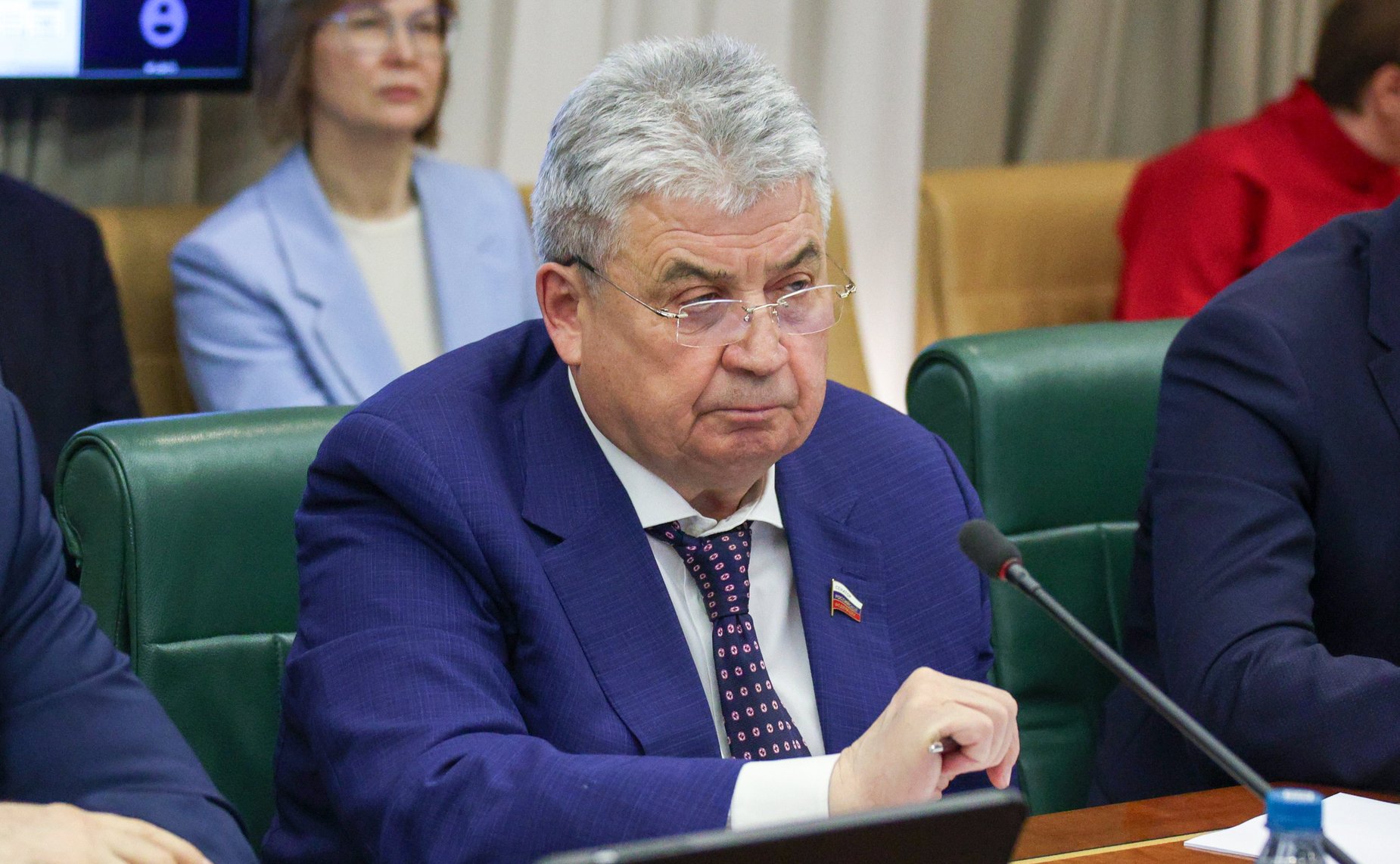 Геннадий Емельянов