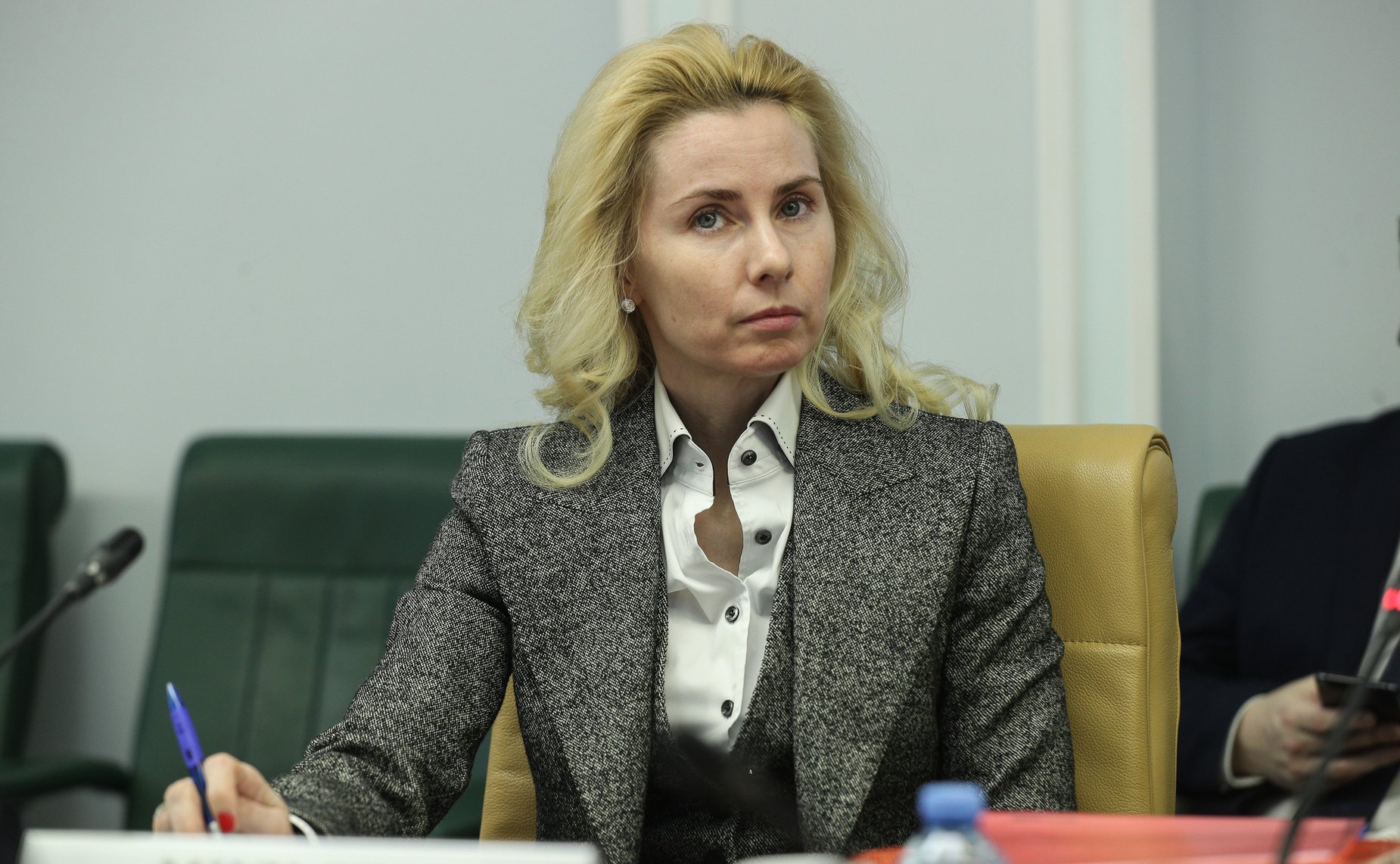 «Круглый стол» Комитета по конституционному законодательству и 
государственному строительству