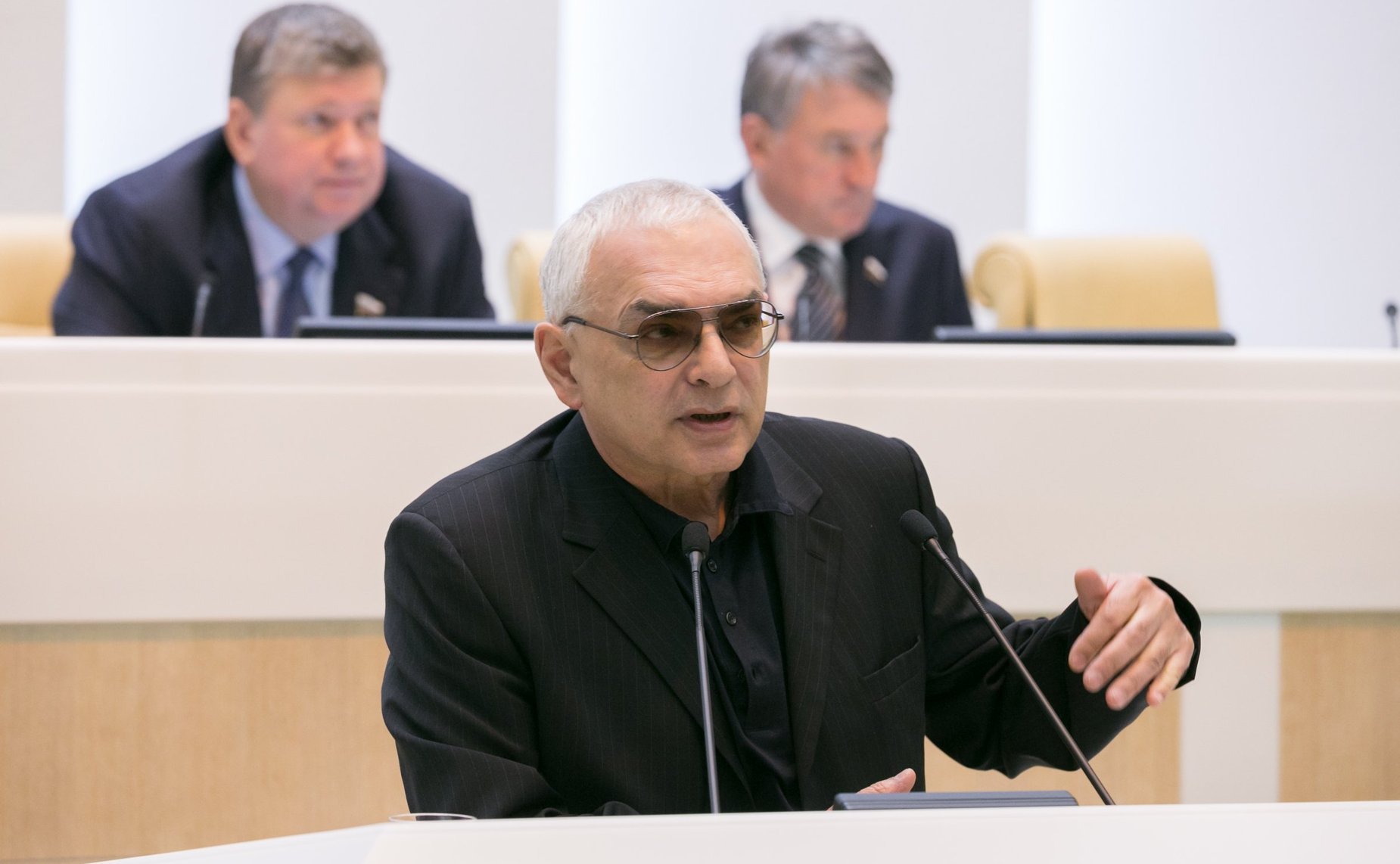 Кинорежиссер, сценарист, народный артист РФ, генеральный директор киноконцерна «Мосфильм» К. Шахназаров выступил на 390-м заседании Совета Федерации