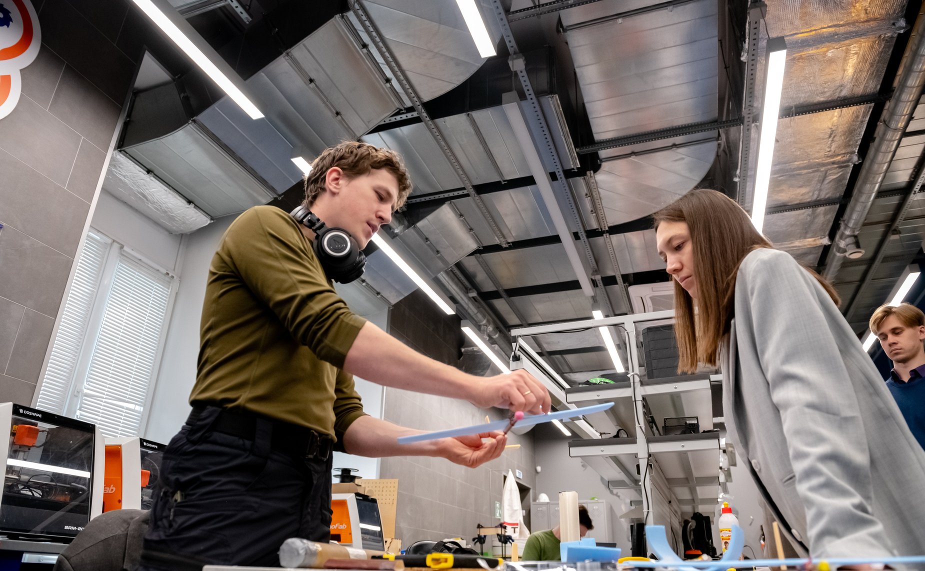 Андрей Епишин в рамках работы в регионе провел совещание о ходе реализации комплексного образовательного проекта по созданию экосистемы кружков и лабораторий авиационного инжиниринга и беспилотных авиасистем