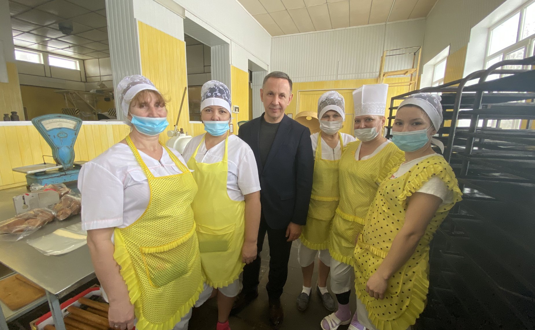 Олег Алексеев ознакомился с работой Новоузенского хлебокомбината