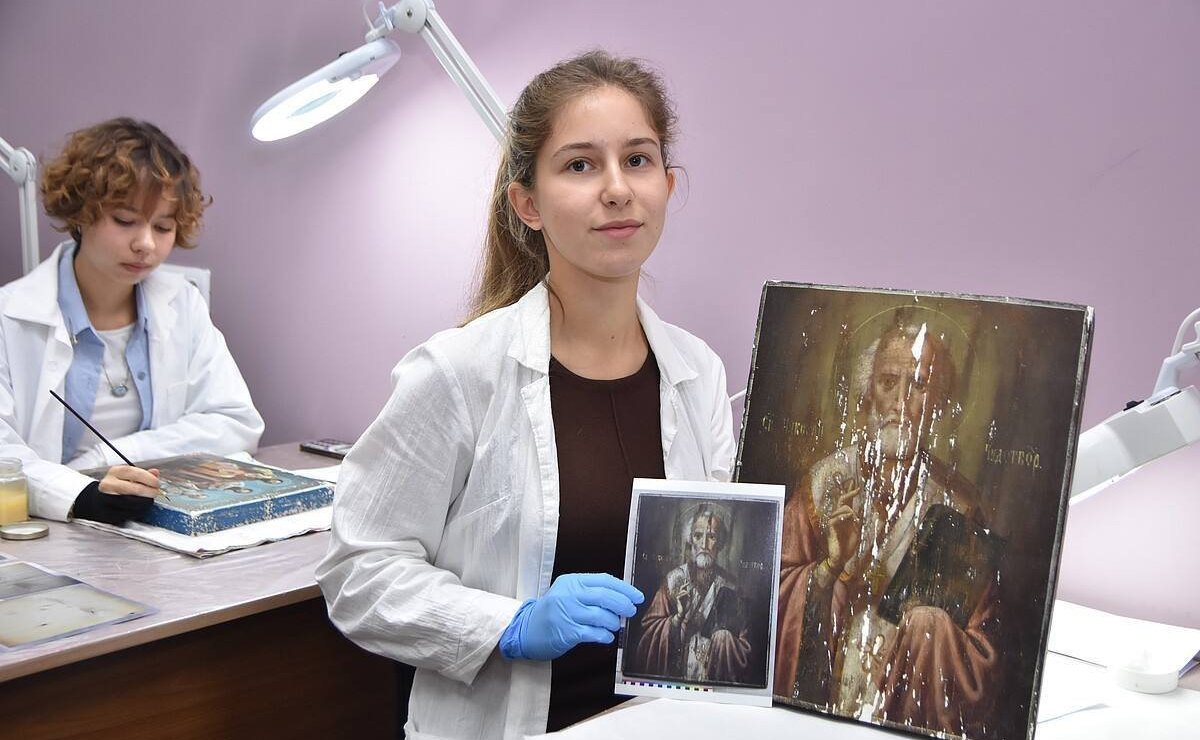 Андрей Шохин посетил Владимирский государственный университет имени А.Г. и Н.Г. Столетовых и познакомился с ходом реставрации икон из Луганска