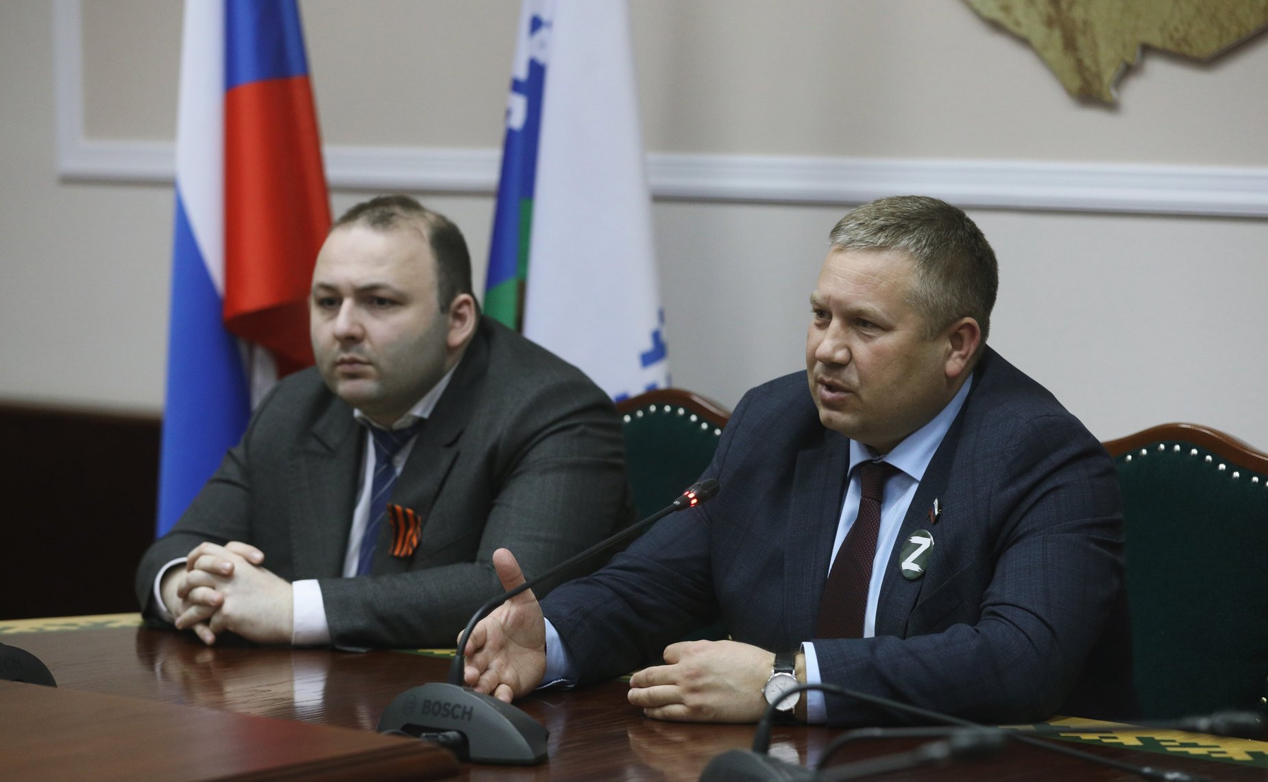 Денис Гусев в ходе работы в регионе провел «круглый стол» в рамках которого был представлен инновационный российский проект по производству арктического дизельного топлива с температурой применения до минус 65°С