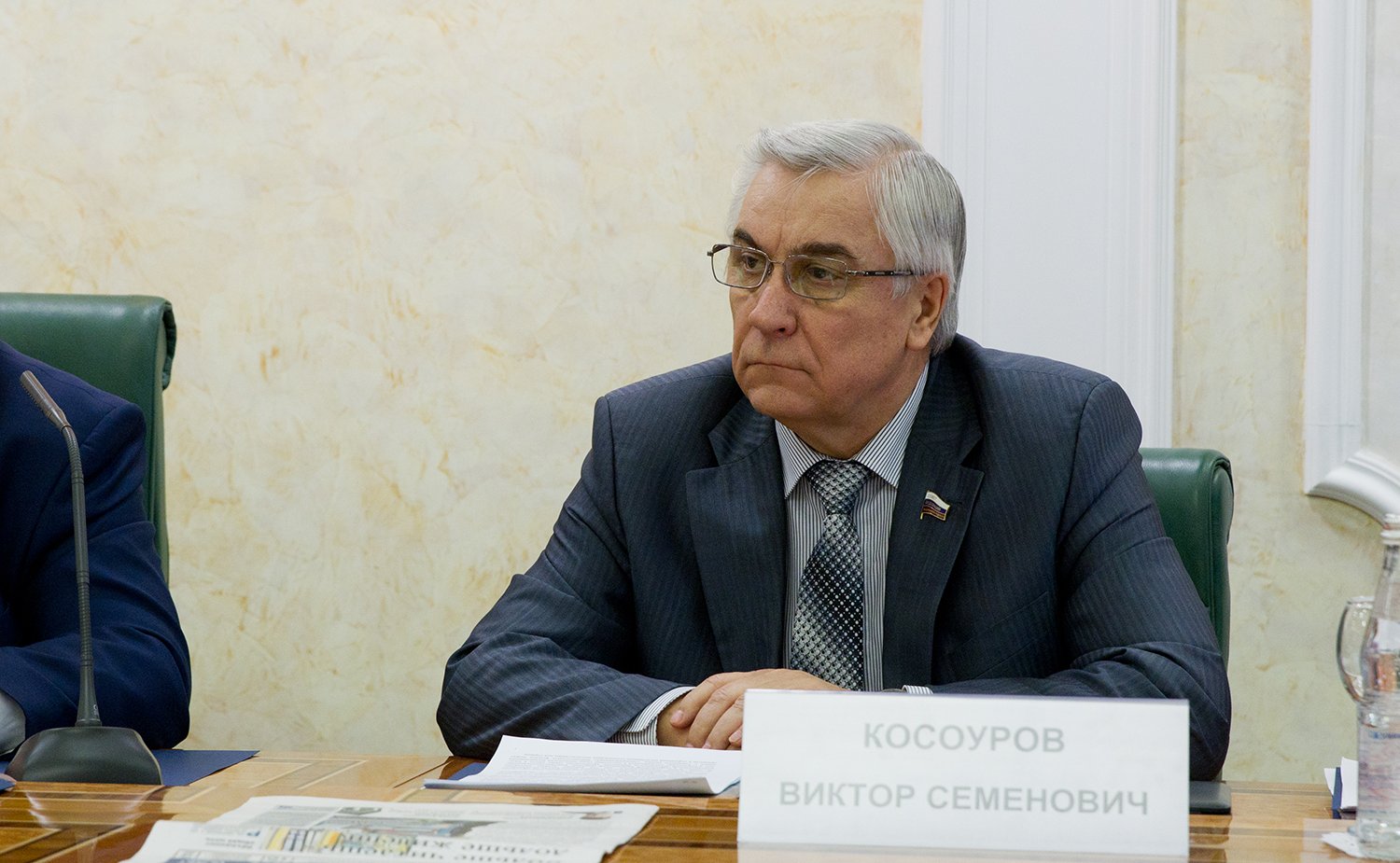 В. Косоуров на заседании «круглого стола» на тему «Книга в духовном обиходе современников»