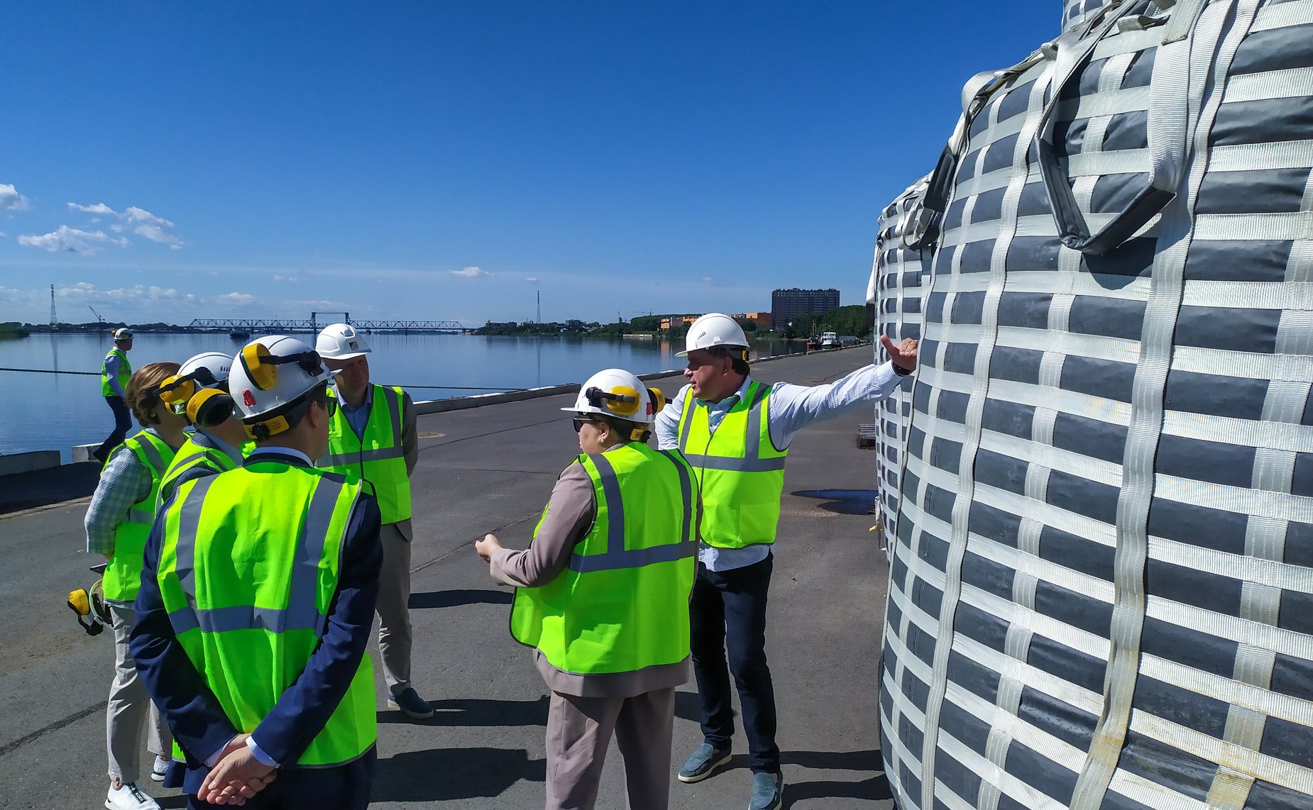 В рамках работы Совета по вопросам развития лесного комплекса сенаторы посетили ряд производственных объектов на территории Архангельской области