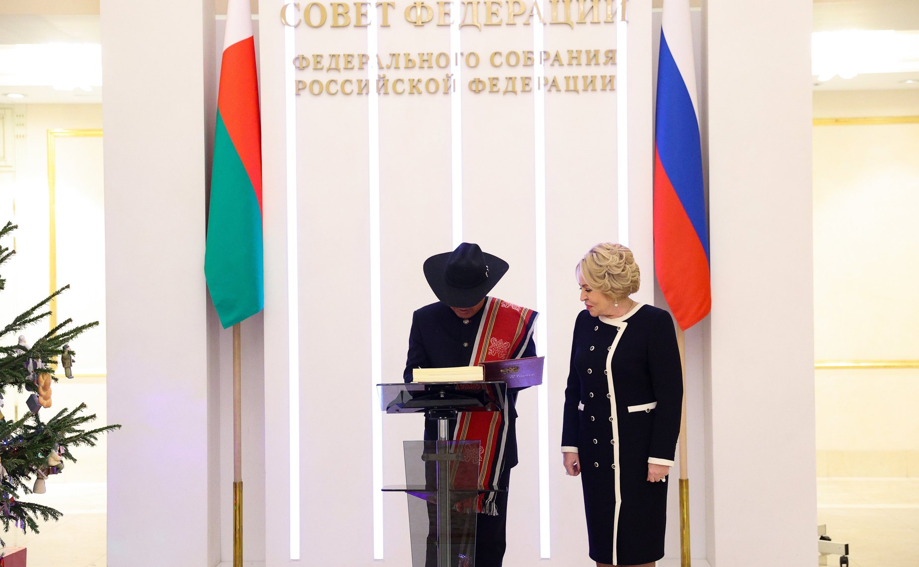 Председатель Совета Федерации Валентина Матвиенко провела встречу с Председателем Сената Республики Мадагаскар Ришаром Равалумананой