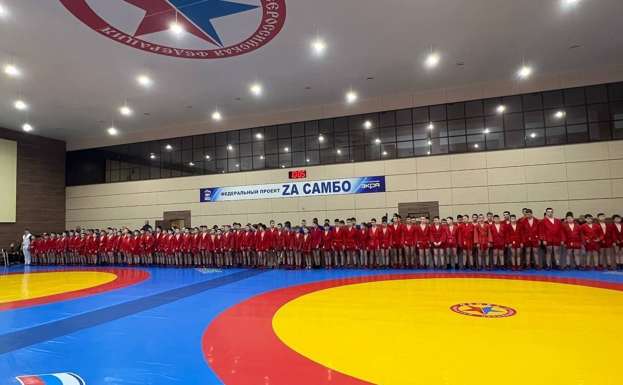 Николай Владимиров вручил награды призерам Чемпионата мира по самбо