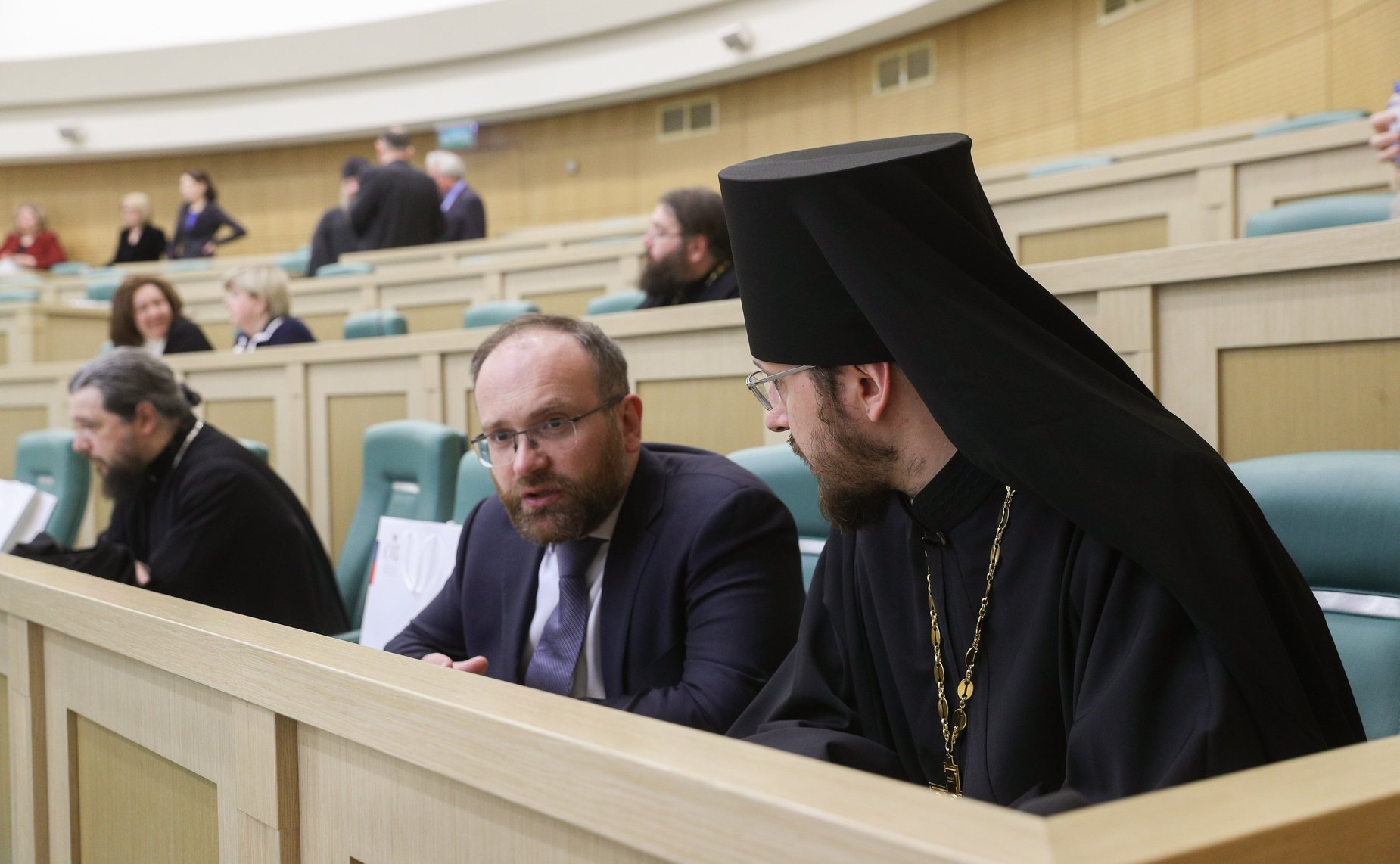 Пленарное заседание Х Парламентских встреч в рамках ХХХ Международных образовательных чтений «К 350-летию со дня рождения Петра I: секулярный мир и религиозность»