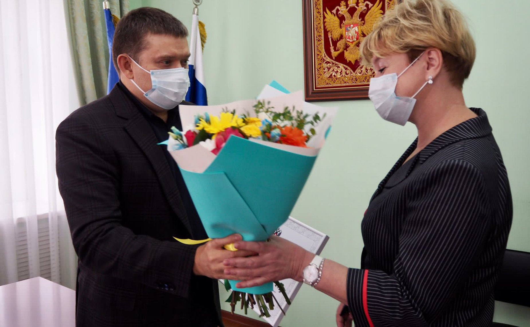 Николай Журавлев вручил благодарность Председателя Совета Федерации врачам
