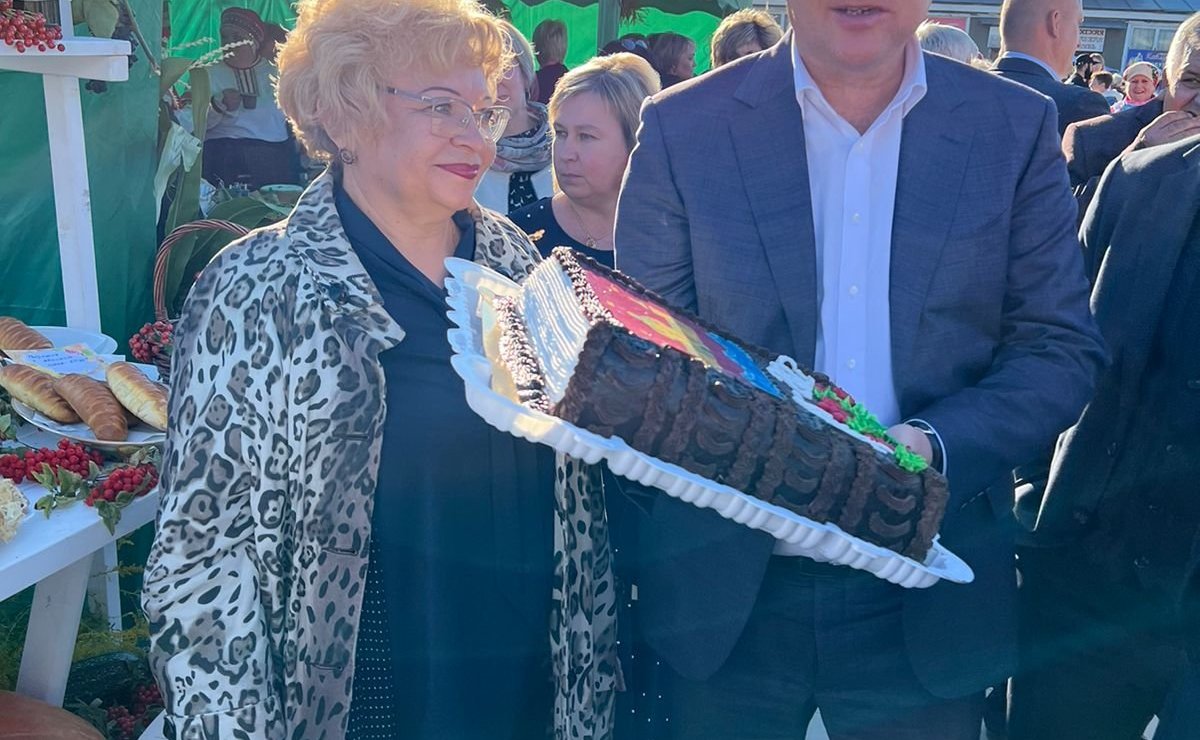 Оксана Хлякина приняла участие в торжественных мероприятиях, посвящённых празднованию Дня Добровского района