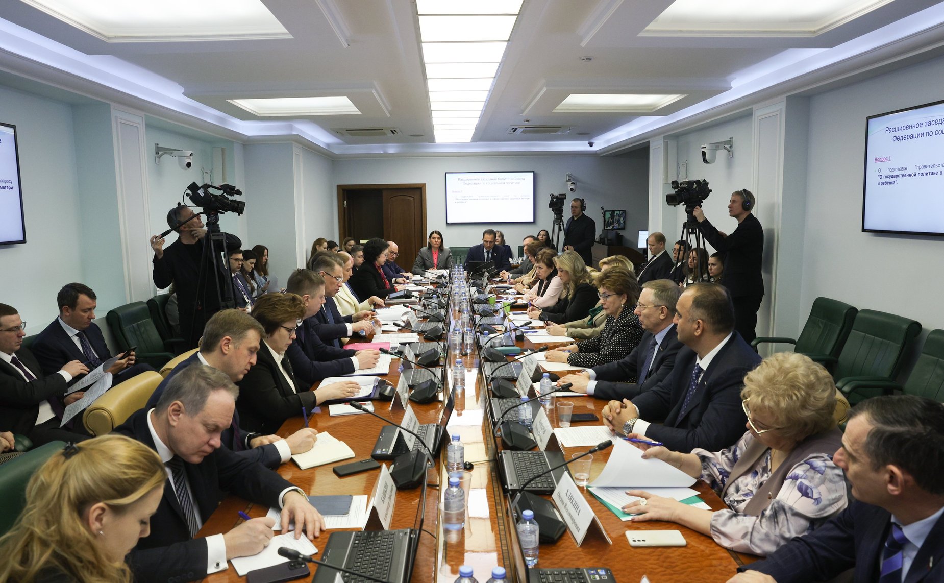 Расширенное заседание Комитета СФ по социальной политике с участием Министра здравоохранения РФ