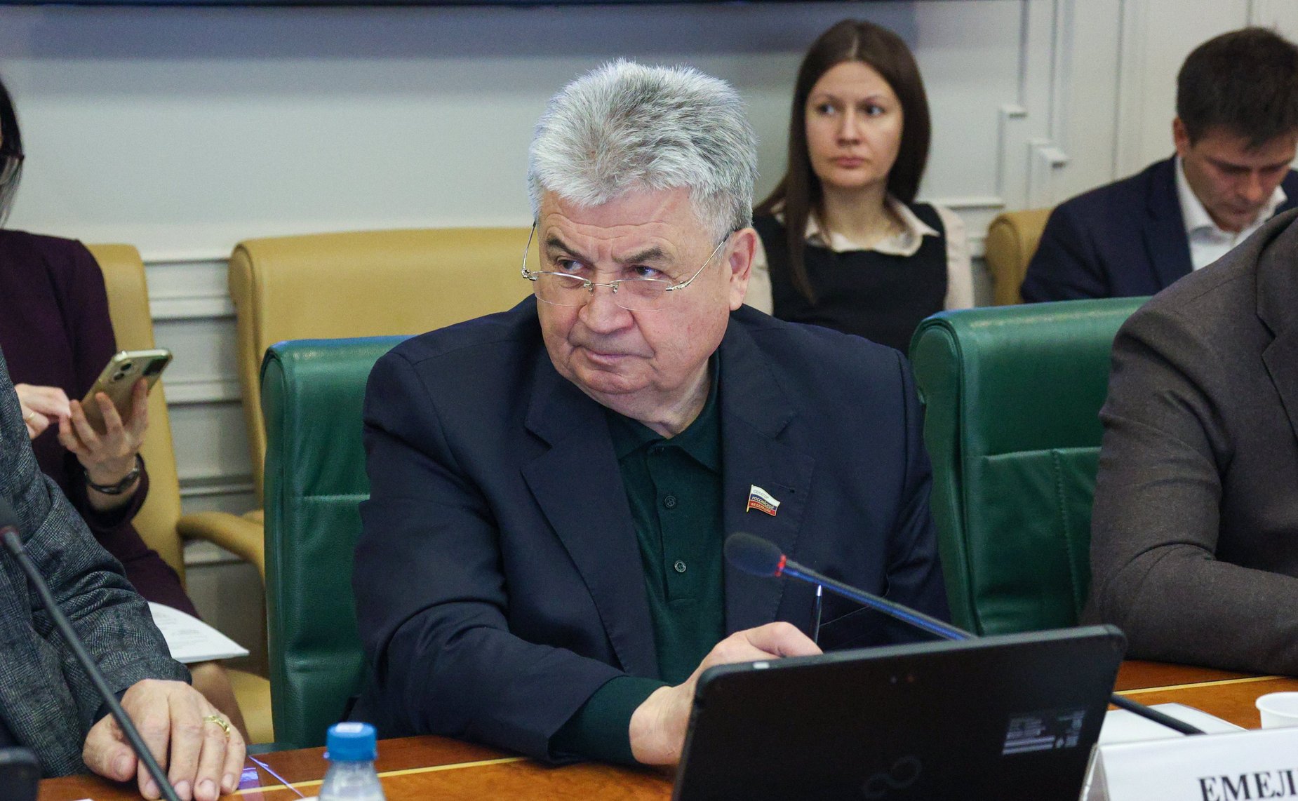 Геннадий Емельянов