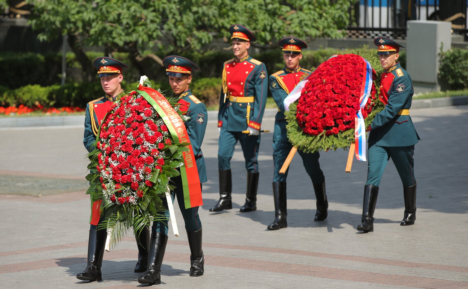 Участие сенаторов РФ в торжественной церемонии возложения венка от Посольства Республики Беларусь в РФ к Могиле неизвестного Солдата и цветов к мемориалам Город-Герой Минск и Брестская Крепость — Герой