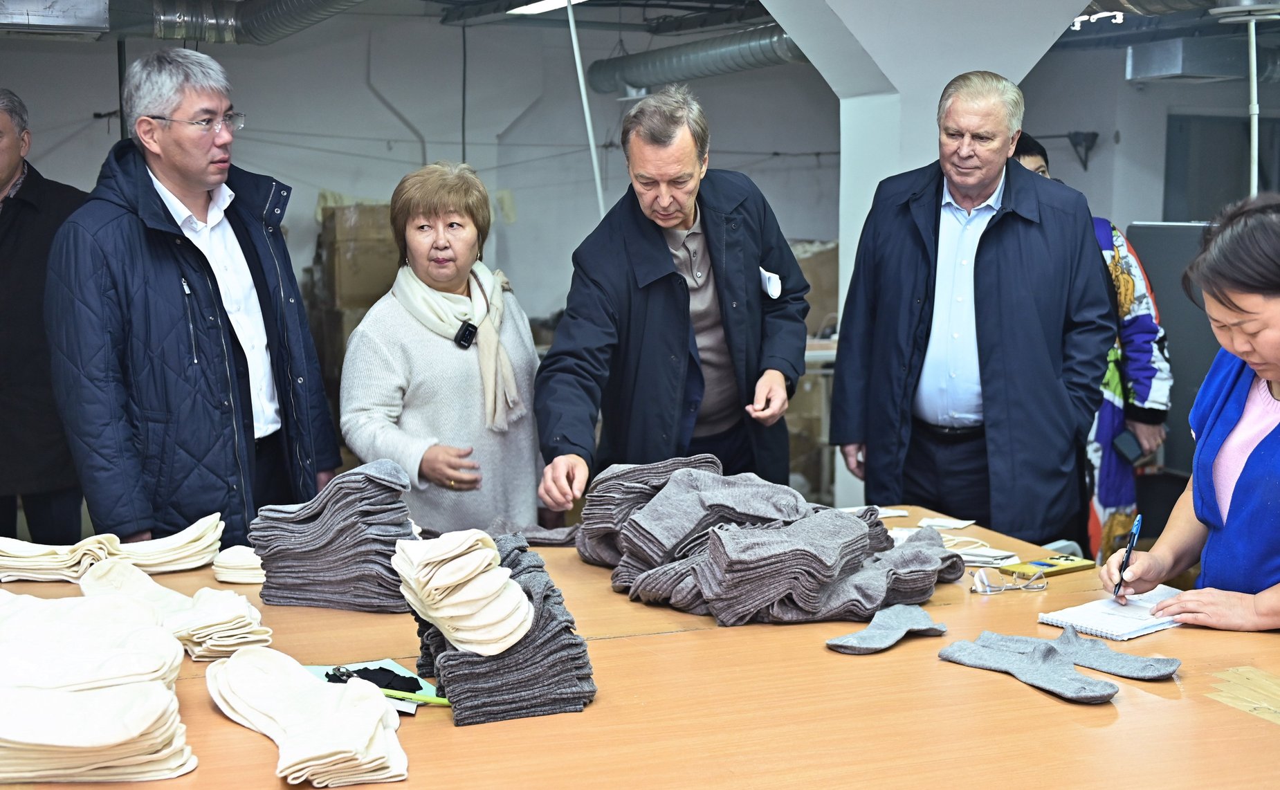 Сенаторы посетили Байкальский текстильный комбинат и ряд производителей продукции из шерсти
