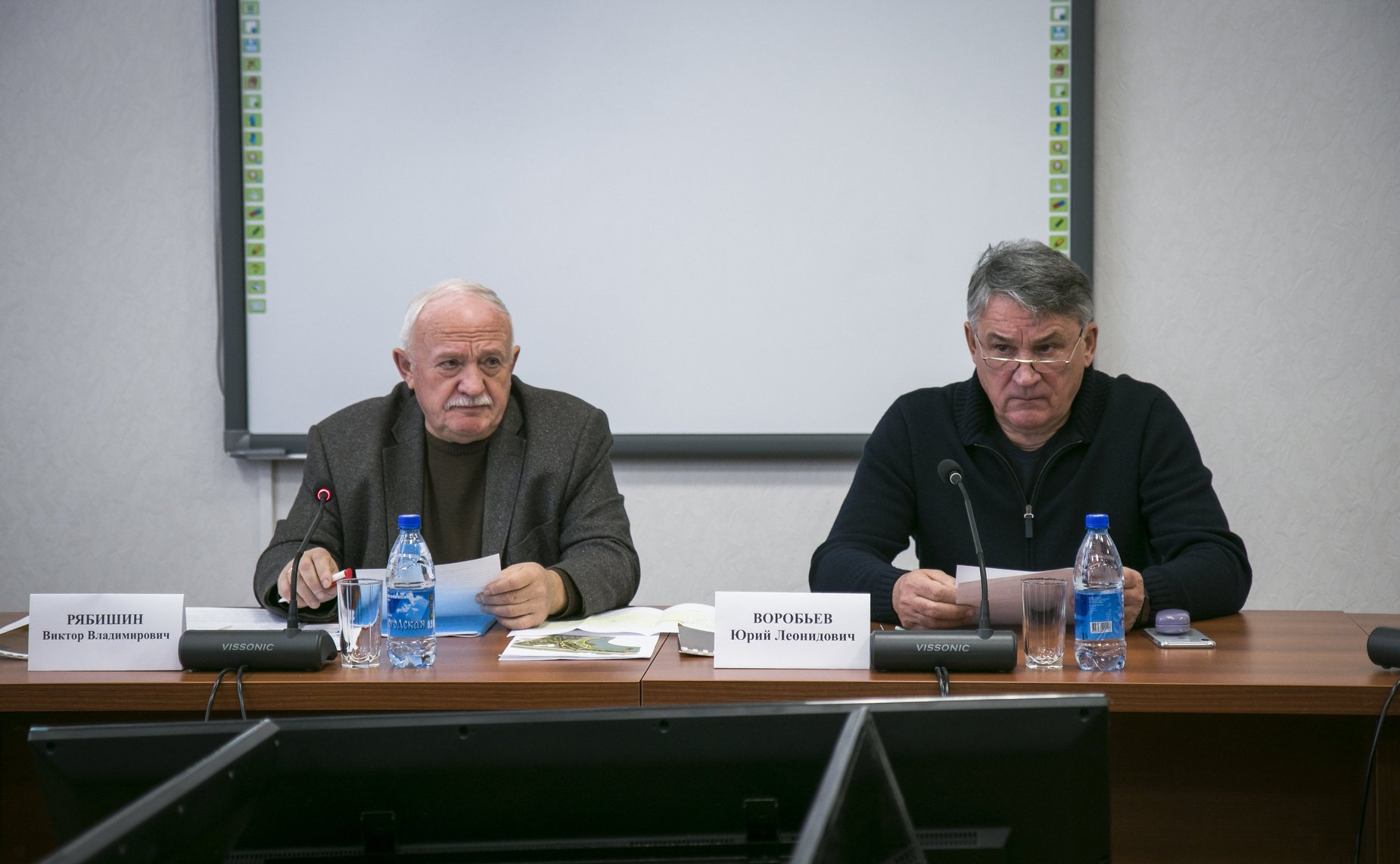 Ю. Воробьев проинспектировал ход работ по строительству набережной Вытегры