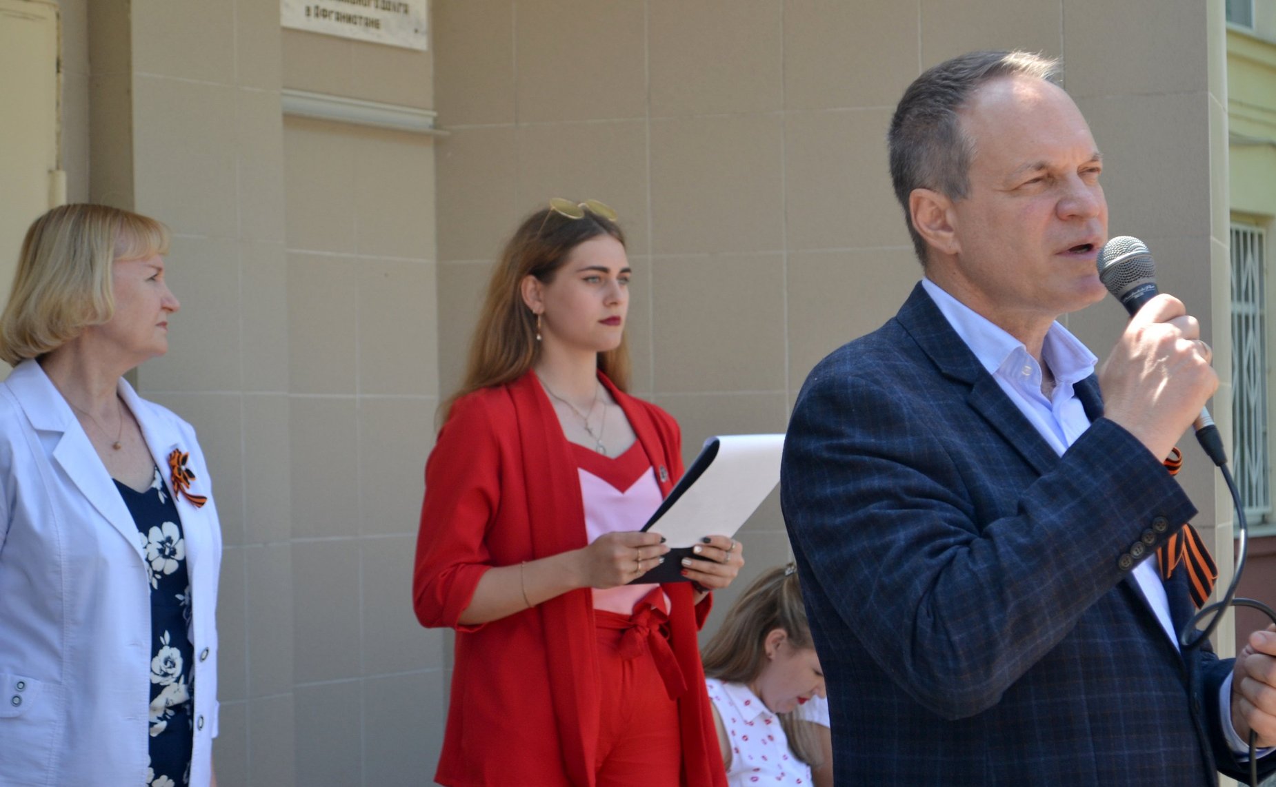 Александр Башкин принял участие в торжественной церемонии вступления в «Юнармию» учеников одной из школ Астрахани