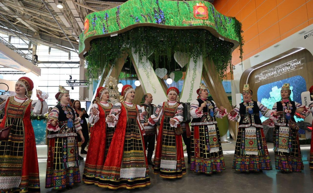 Оксана Хлякина приняла участие в торжественной церемонии открытия Дня Липецкой области в рамках Международной выставки — форума «Россия» на ВДНХ