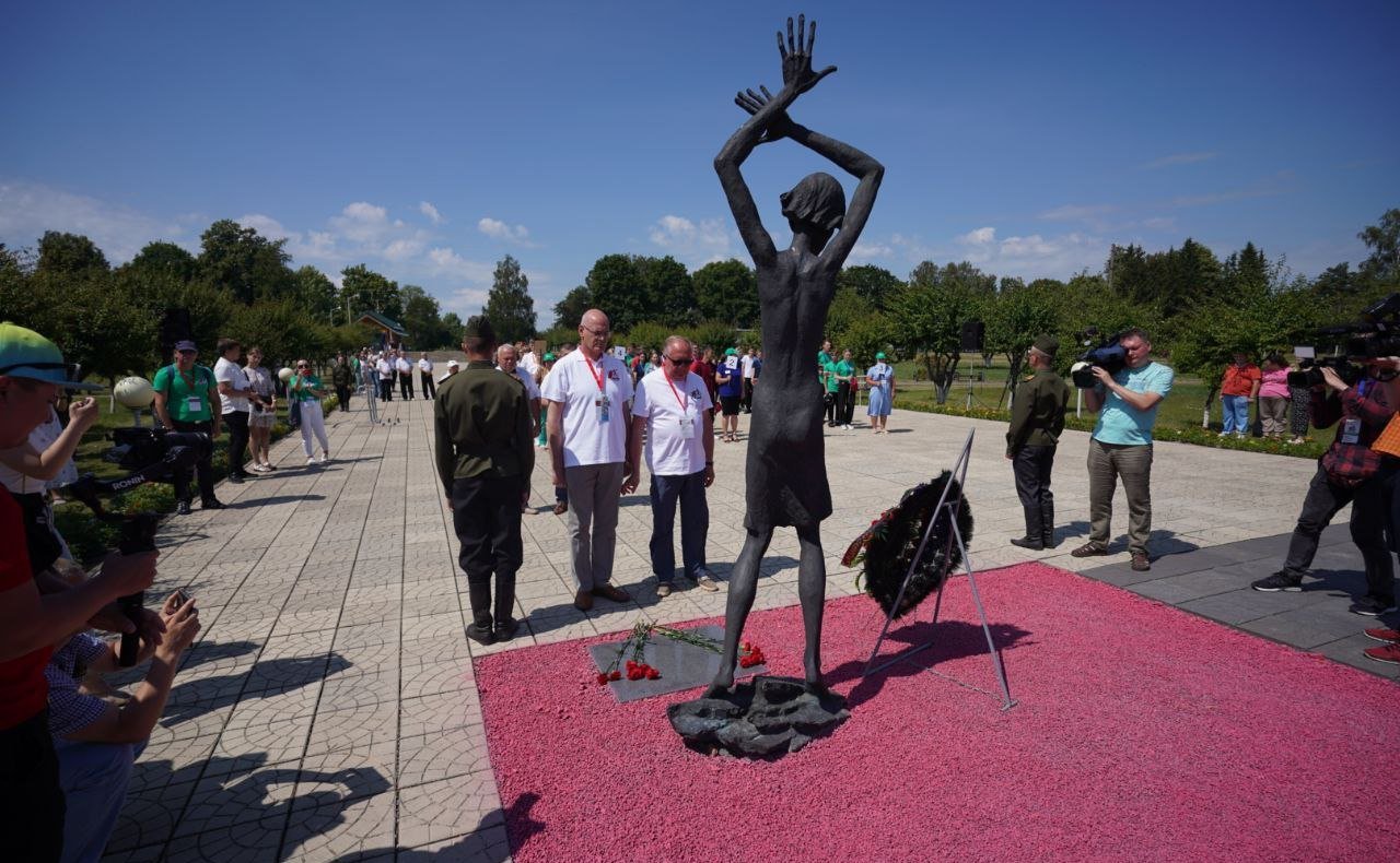 Участники проекта «Поезд Памяти» посетили мемориальный комплекс «Памятник детям – жертвам Великой Отечественной войны» в Гомельской области