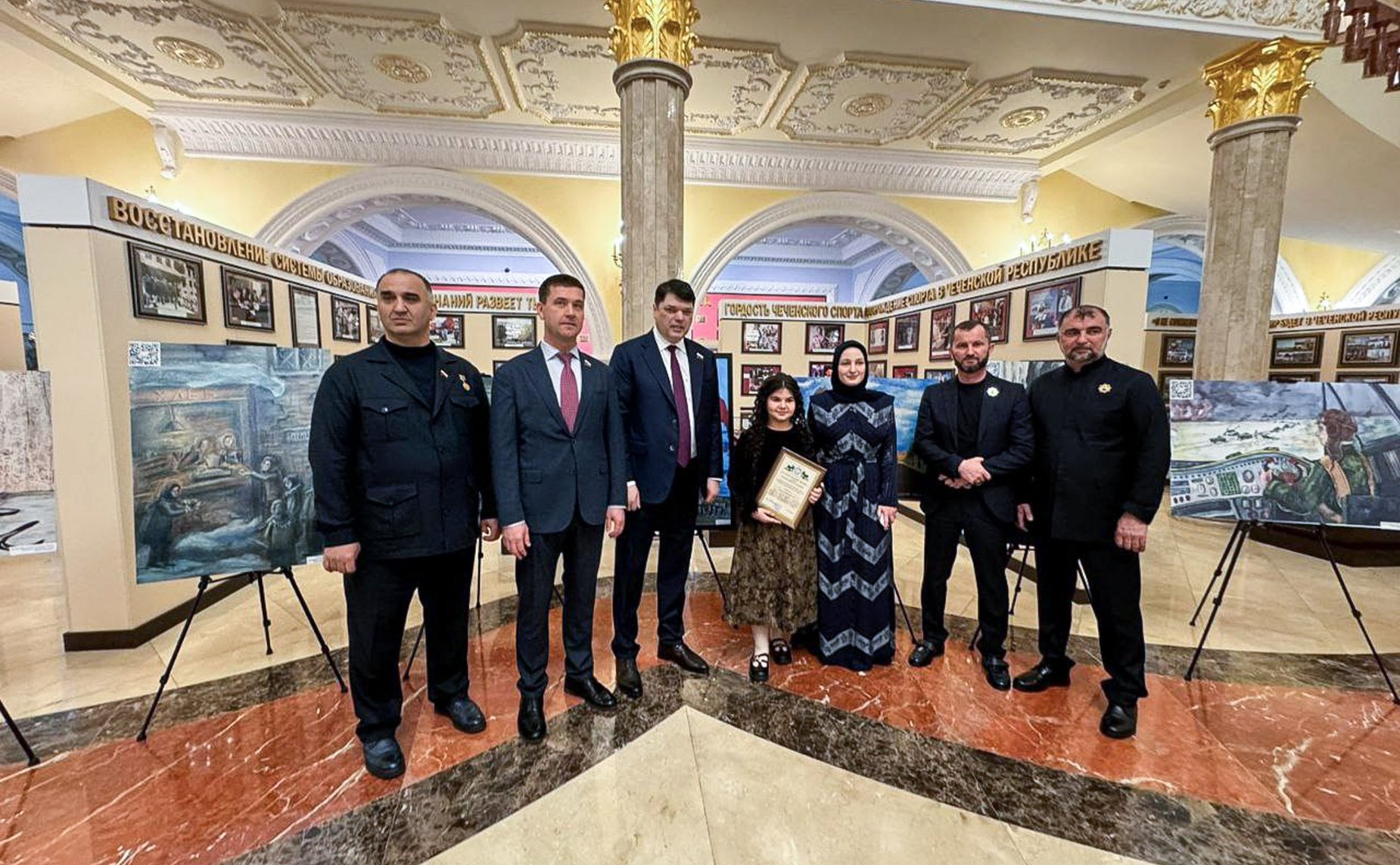 Дмитрий Василенко представил в Чеченской Республике выставку детского рисунка, посвященную 80-летию полного освобождения Ленинграда от фашистской блокады