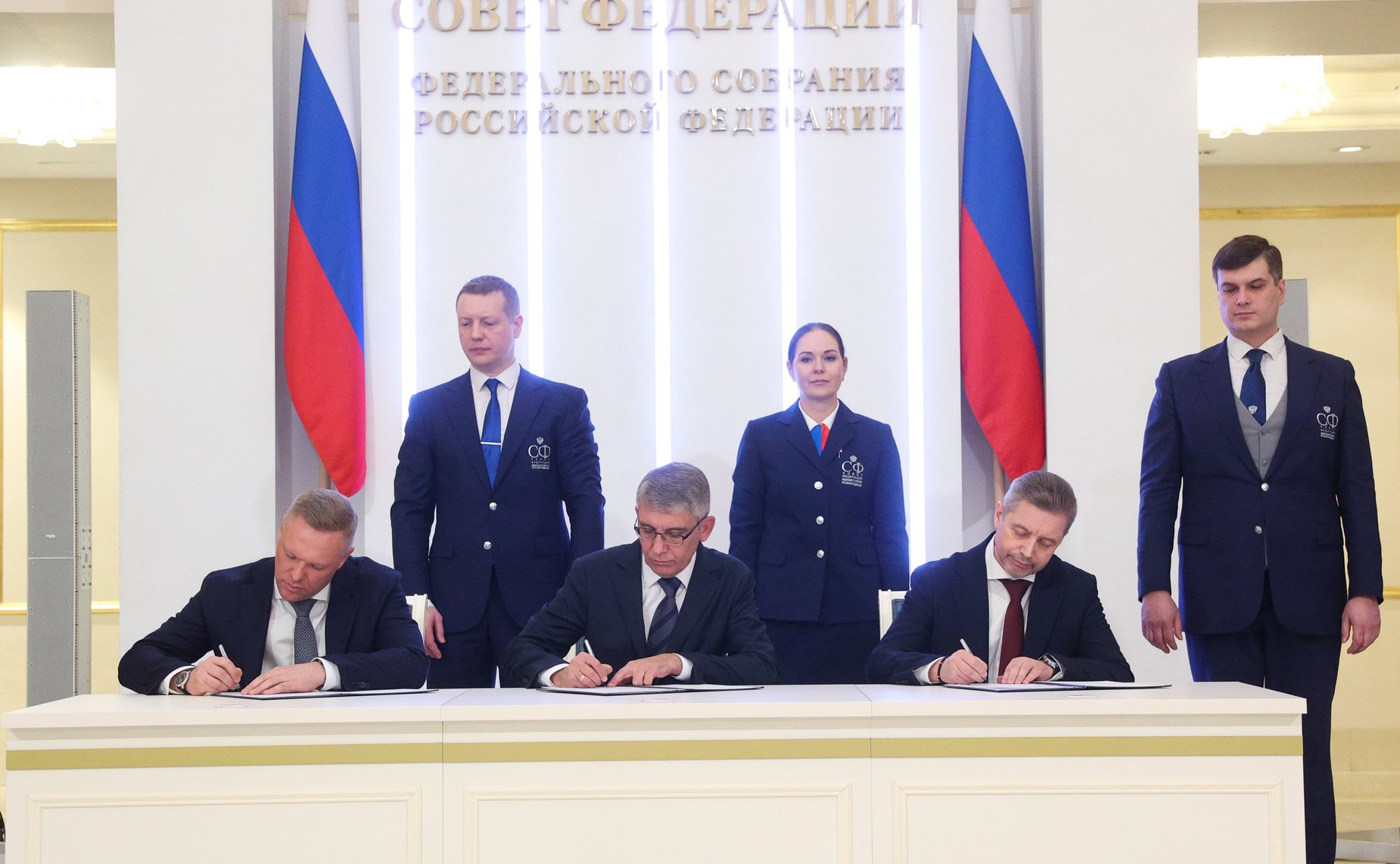 Торжественное подписание трехсторонних соглашений о сотрудничестве и взаимодействии между Государственной корпорацией «Ростех», Государственным Фондом поддержки участников СВО «Защитники Отечества» и субъектами Российской Федерации