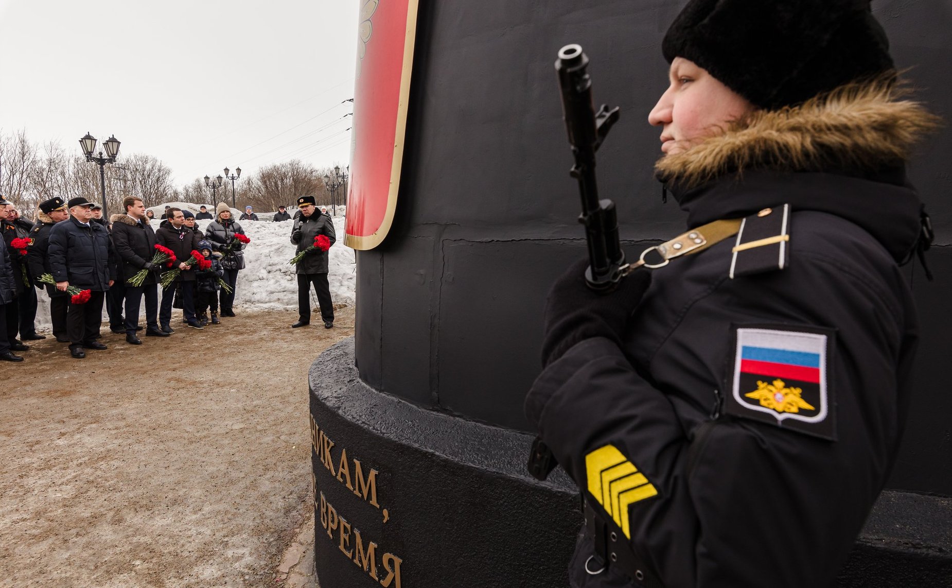 Татьяна Сахарова в День моряка-подводника в Мурманске приняла участие в памятных мероприятиях