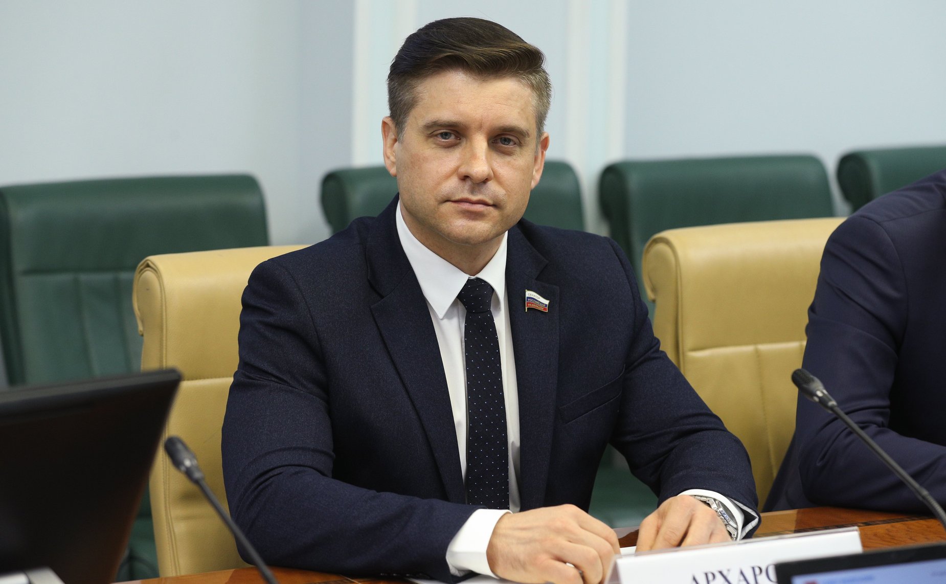 Юрий Архаров