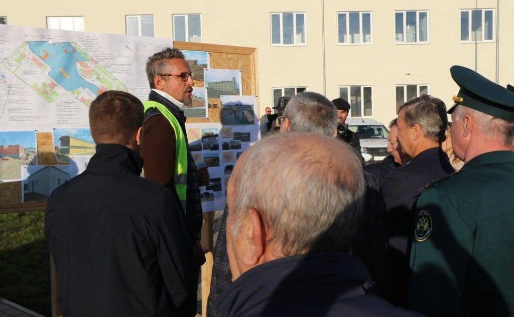 Сенаторы РФ посетили приграничные субъекты РФ — Амурскую область, Республику Дагестан, Республику Северная Осетия-Алания, Забайкальский край и Приморье для осмотра функционирования автомобильных пунктов пропуска