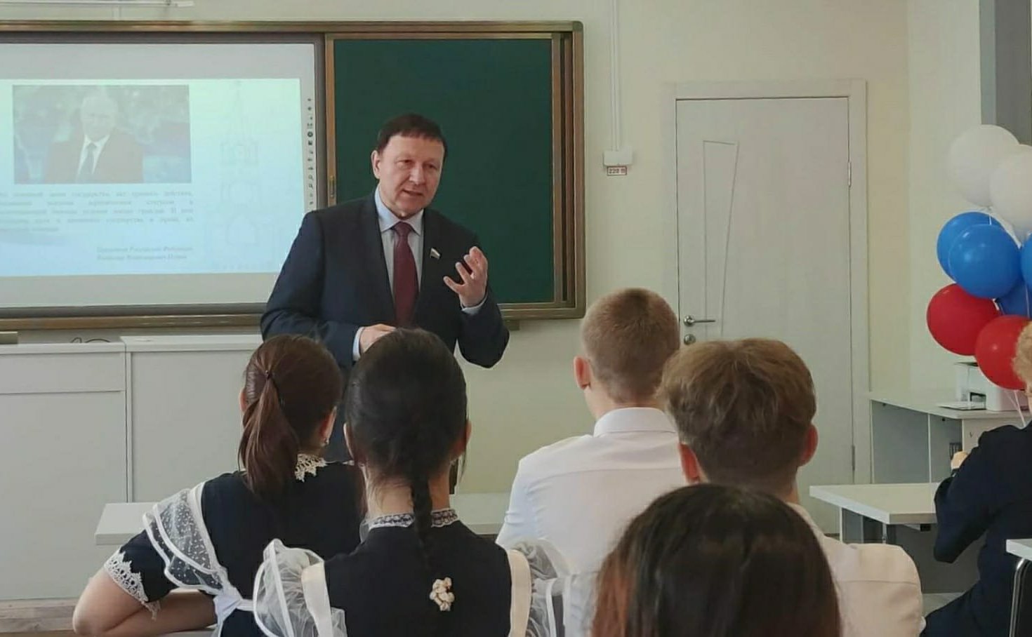 Один день с сенатором РФ Александром Роликом провели ученики и педагогический коллектив школы № 22 с. Кневичи Артемовского городского округа